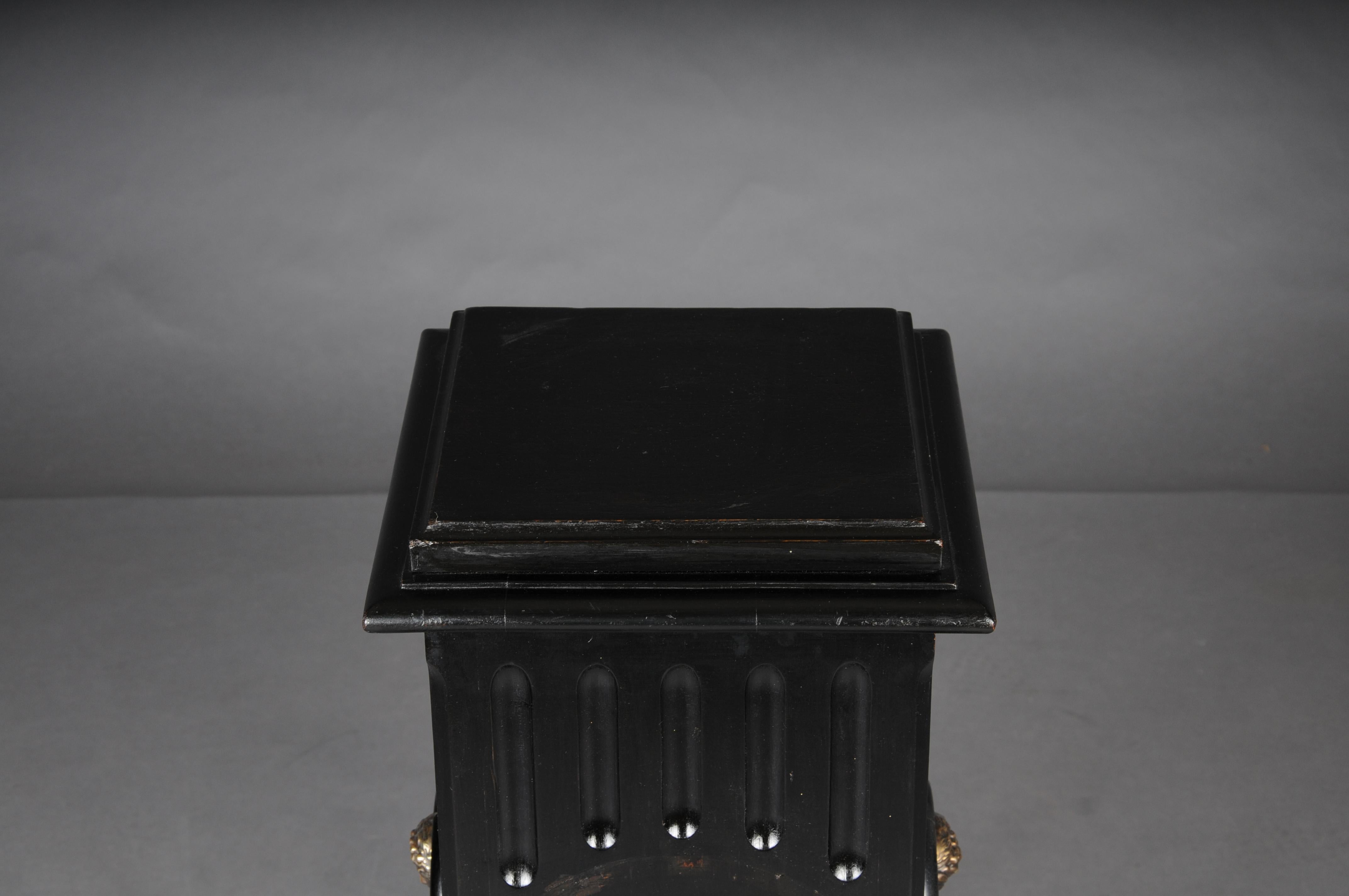 Wood Impressive black pedestal made of ebonized solid wood, circa 1860s For Sale