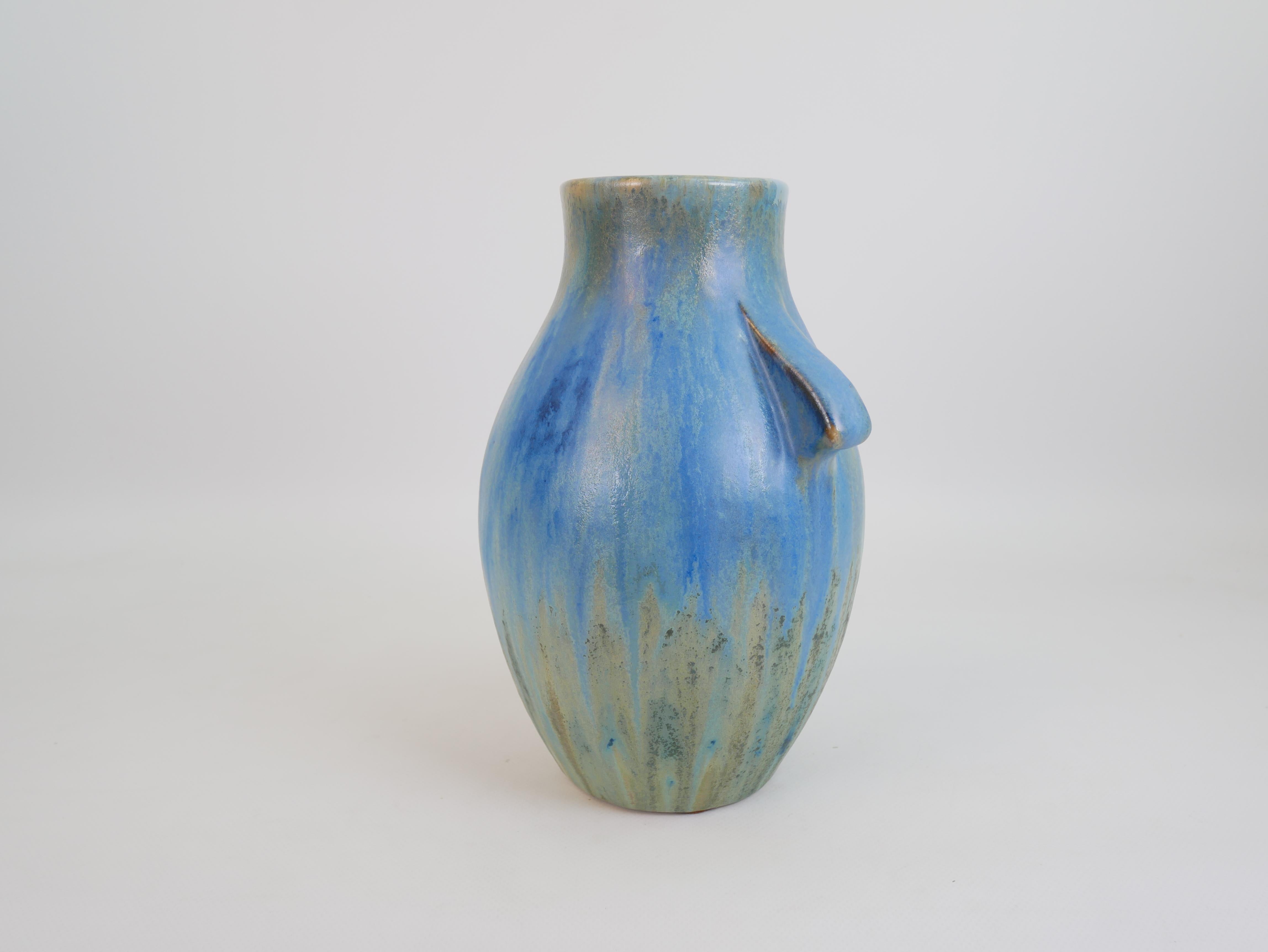 Art déco Impressionnant vase Art Déco en grès bleu de Pierrefonds Manufacture circa 1930 en vente