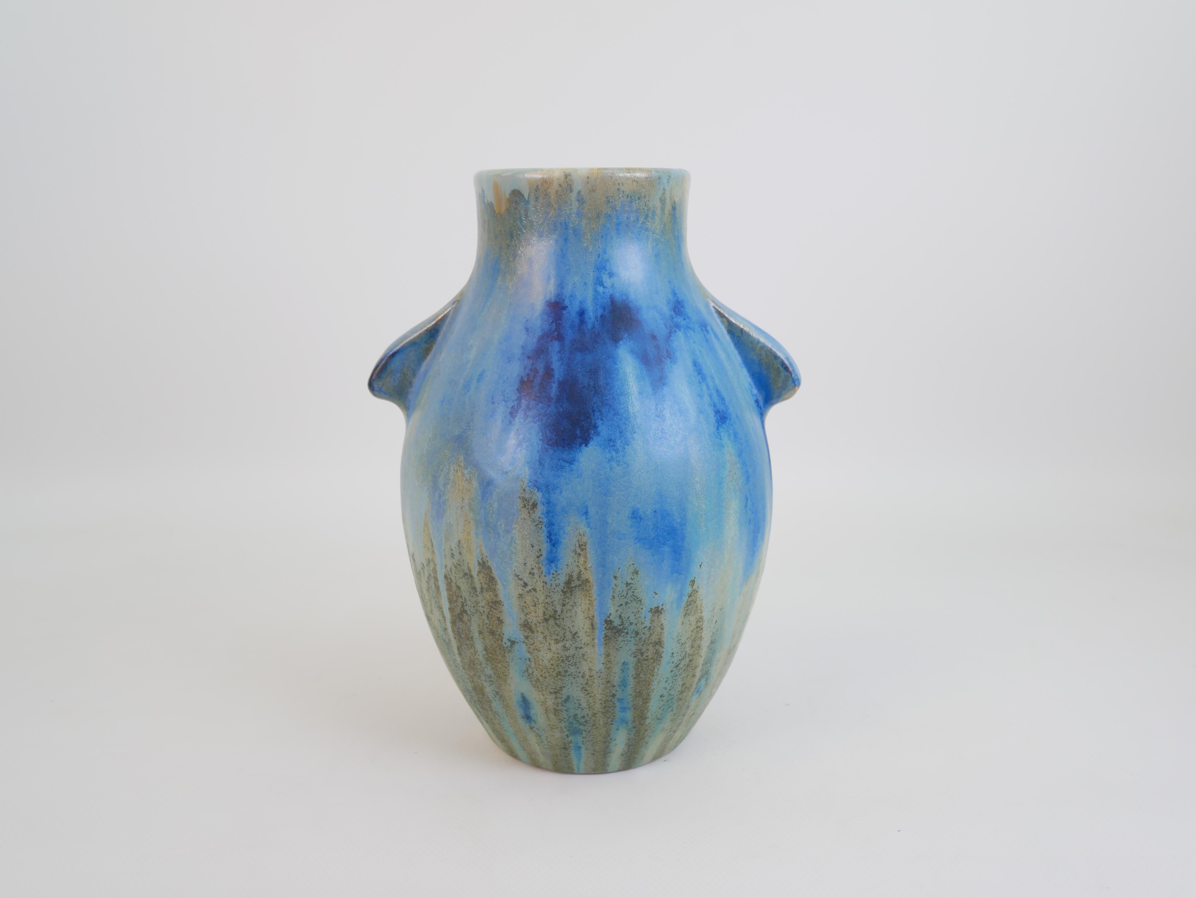 Milieu du XXe siècle Impressionnant vase Art Déco en grès bleu de Pierrefonds Manufacture circa 1930 en vente