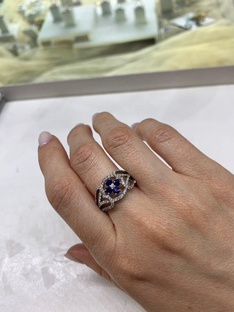 For Sale:  Impressive Blue Sapphire Diamond White Gold Stud Ring 5
