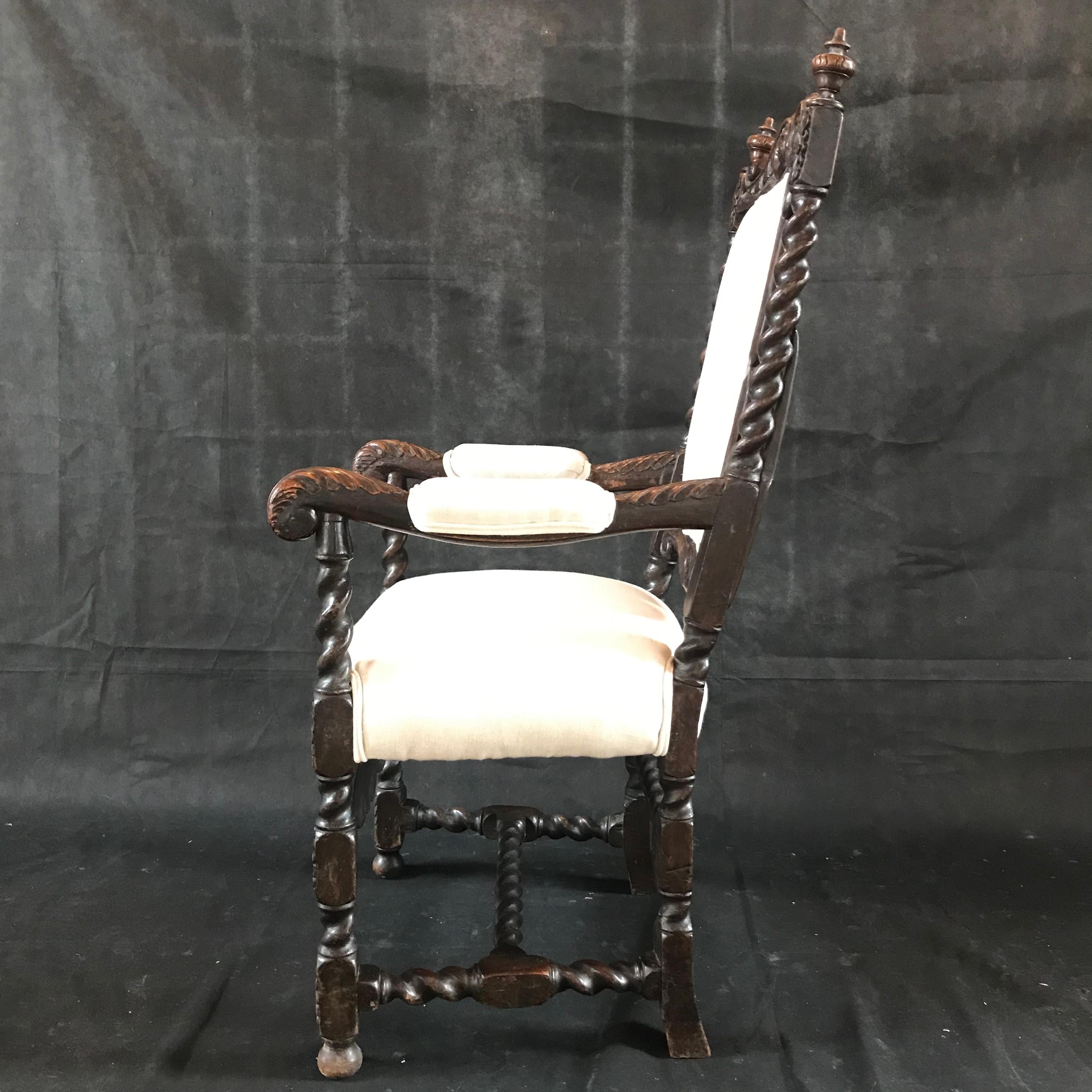 Impresionante Sillón Jacobeo Británico de Roble Tallado del Siglo XVIII en Bueno estado para la venta en Hopewell, NJ