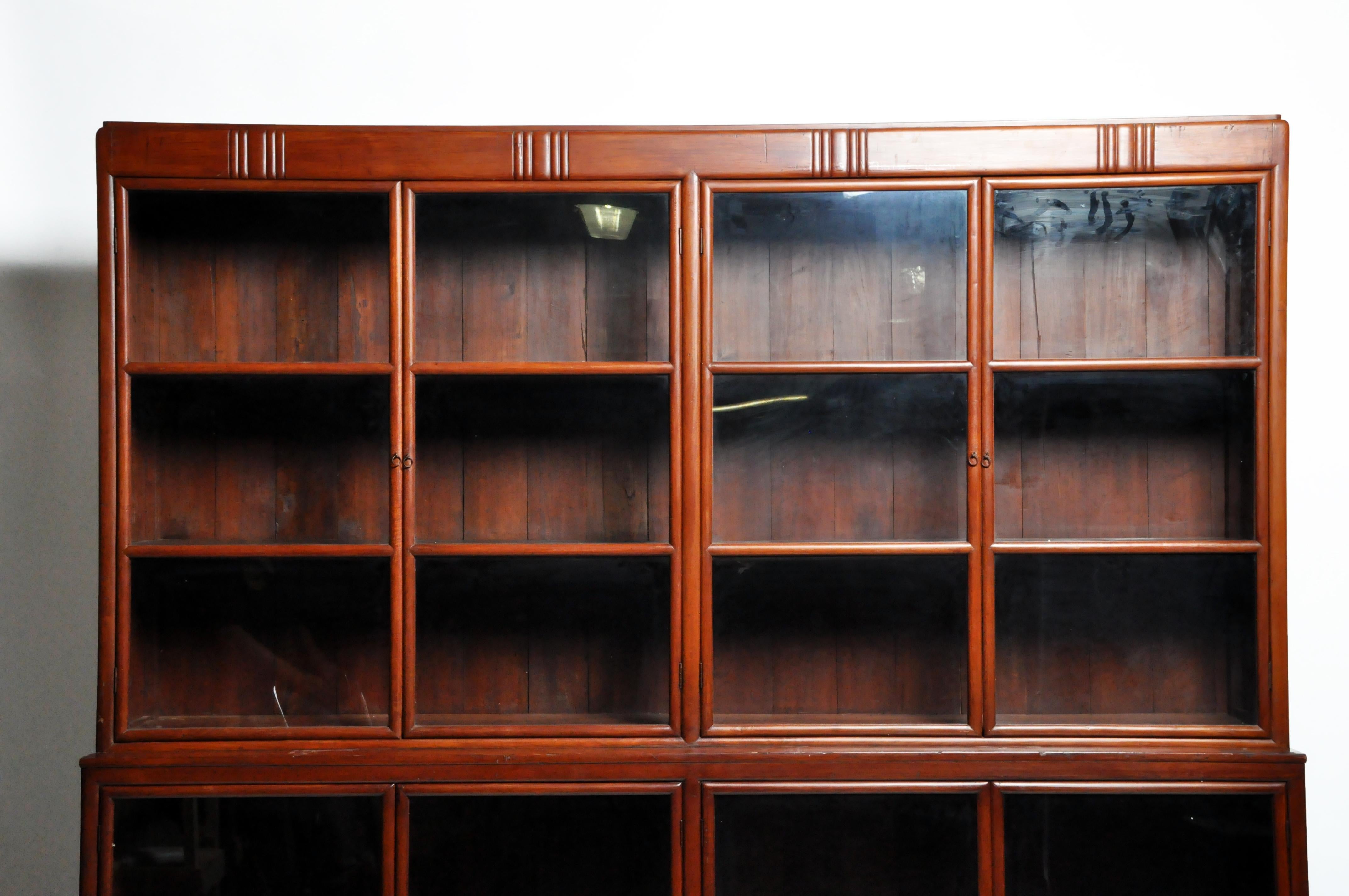 Impressive British Colonial Teak Wood Bookcase In Good Condition In Chicago, IL