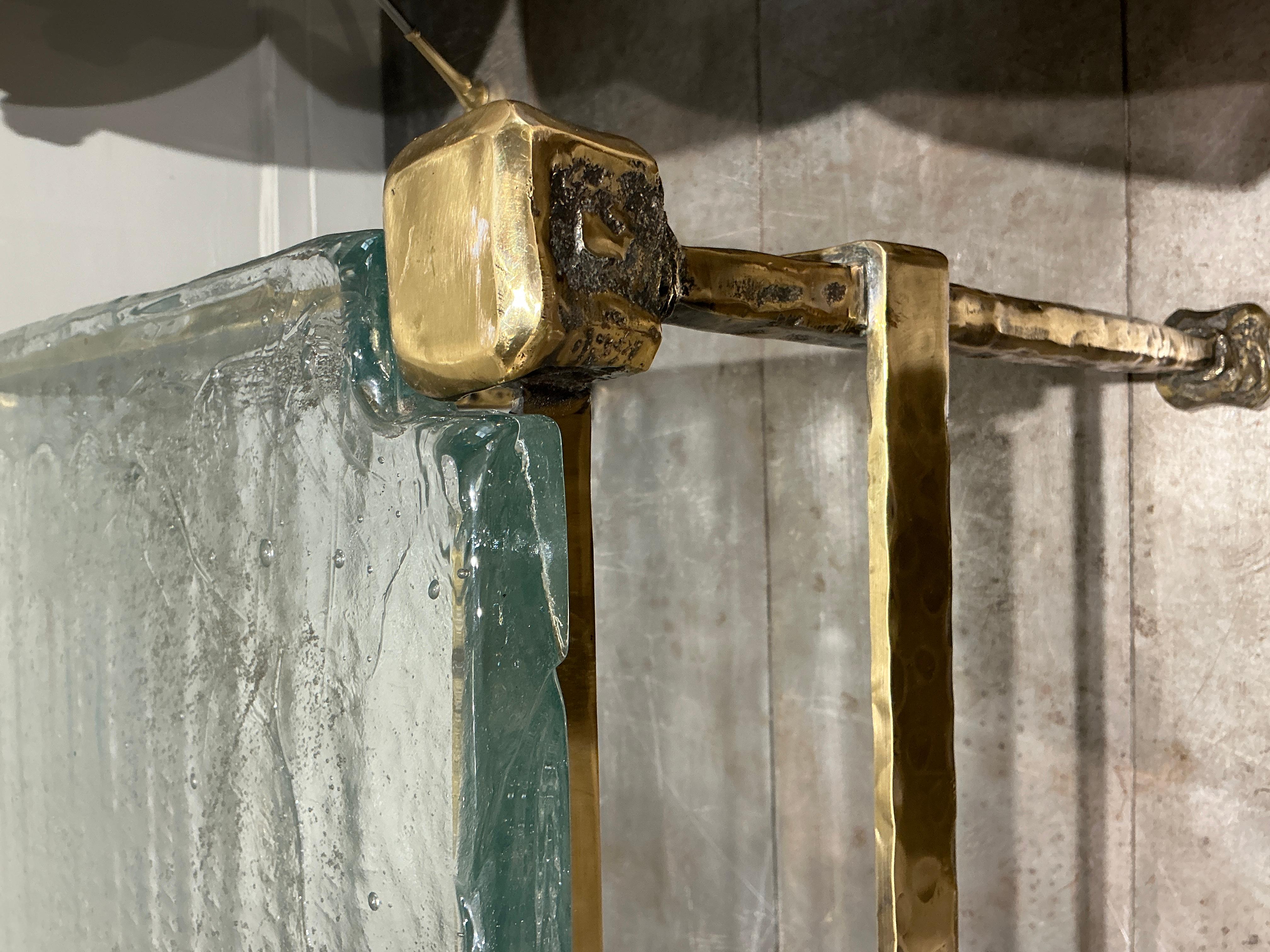 Impressionnante table basse en bronze avec plateau en verre glacé dans le style de Lothar Klute 
Signé et daté 1988
Pièce unique 