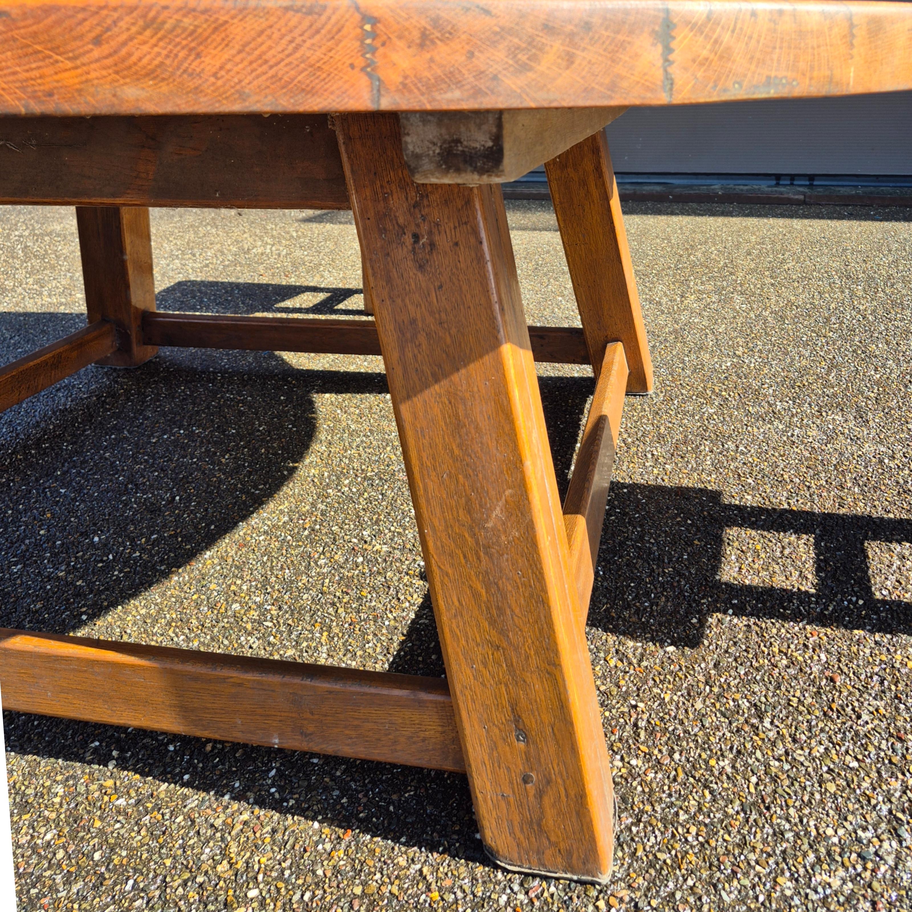 Impressive brutalist round oak dining table, Netherlands 1960s For Sale 6