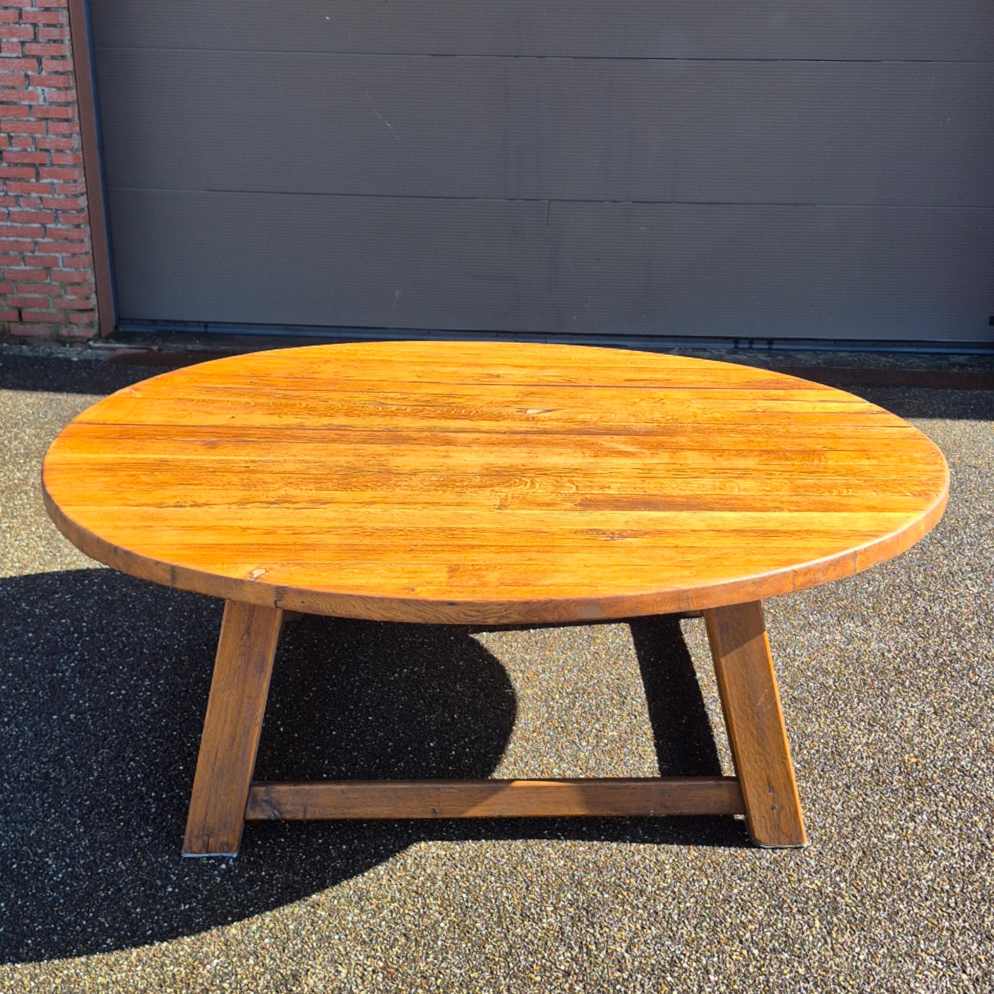 Hand-Crafted Impressive brutalist round oak dining table, Netherlands 1960s For Sale
