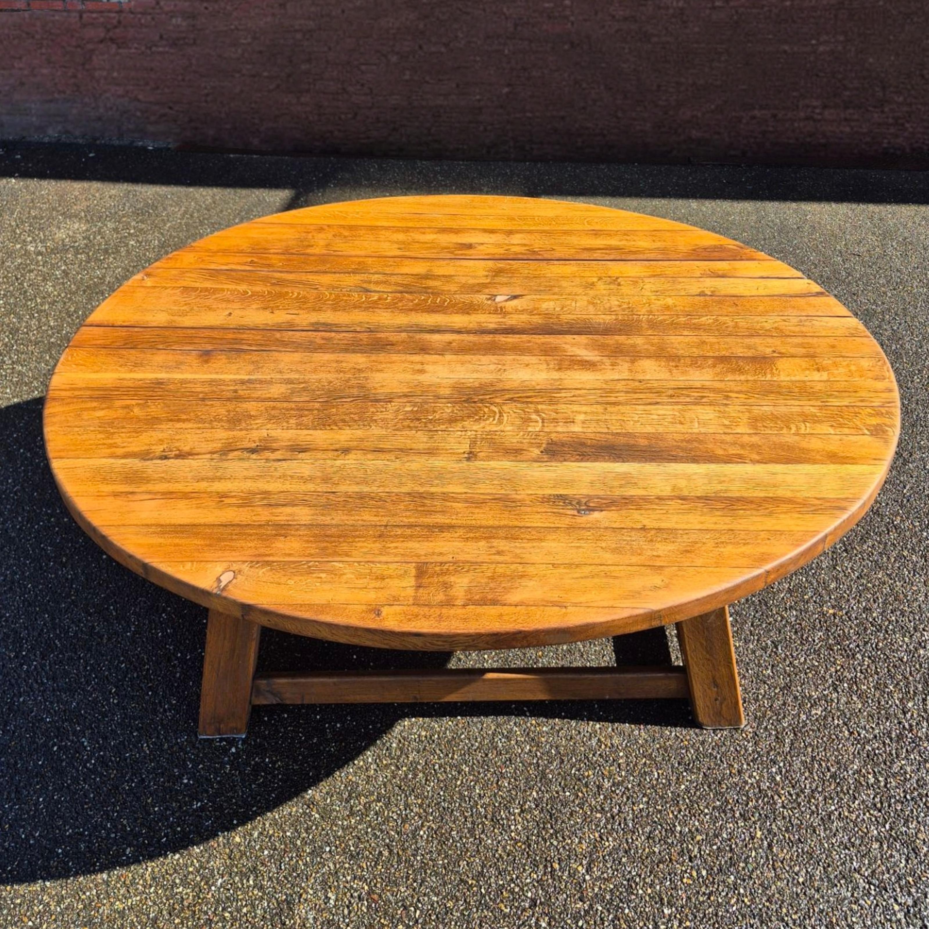 20th Century Impressive brutalist round oak dining table, Netherlands 1960s For Sale
