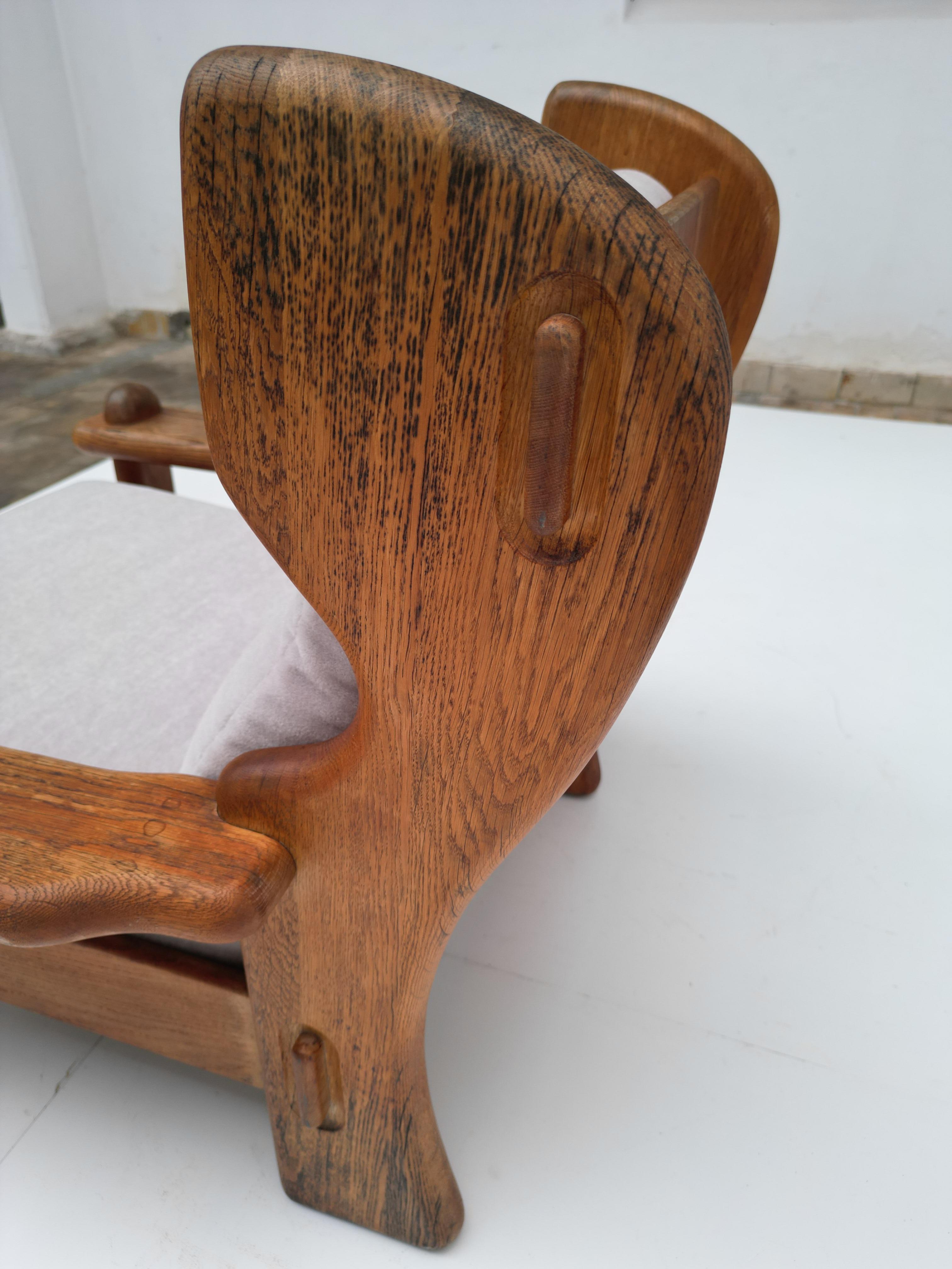 Beeindruckender brutalistischer, rustikaler Loungesessel aus Eiche, Belgien, 1970er Jahre, Neu, Mohair-Samt im Angebot 5