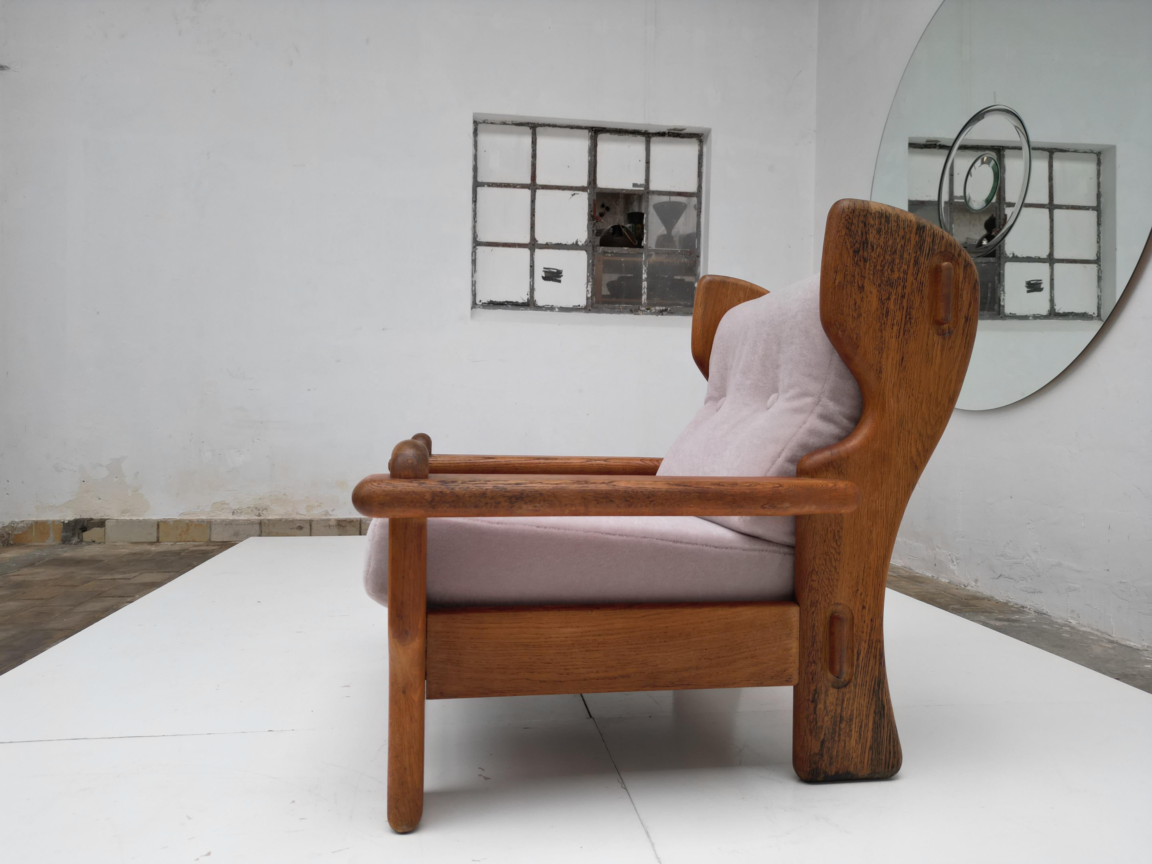 Beeindruckender brutalistischer, rustikaler Loungesessel aus Eiche, Belgien, 1970er Jahre, Neu, Mohair-Samt im Angebot 6