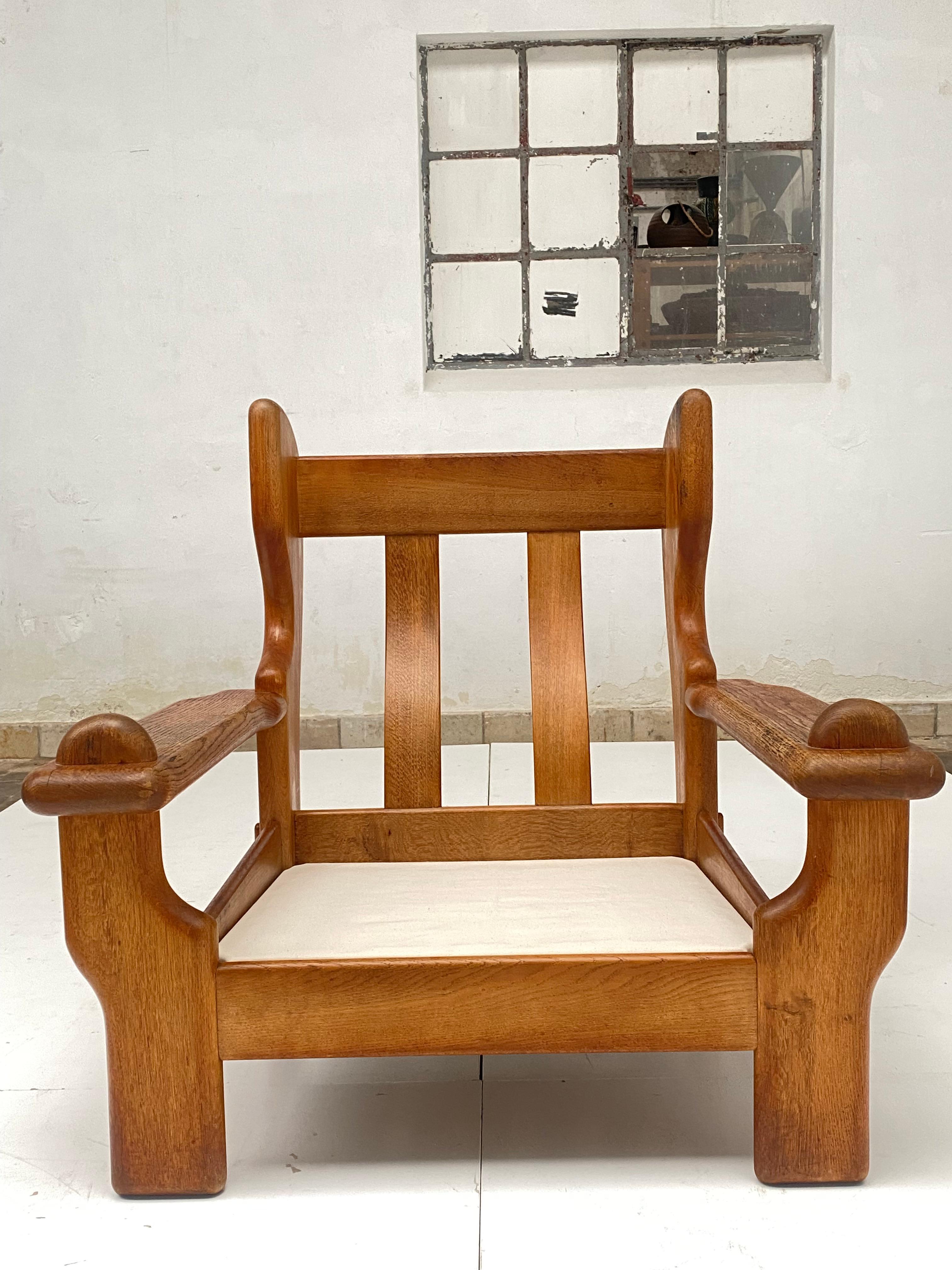 Beeindruckender brutalistischer, rustikaler Loungesessel aus Eiche, Belgien, 1970er Jahre, Neu, Mohair-Samt im Zustand „Gut“ im Angebot in bergen op zoom, NL