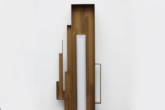 Impressionnante applique murale/lumière de style brutaliste en métal sculpté et doré