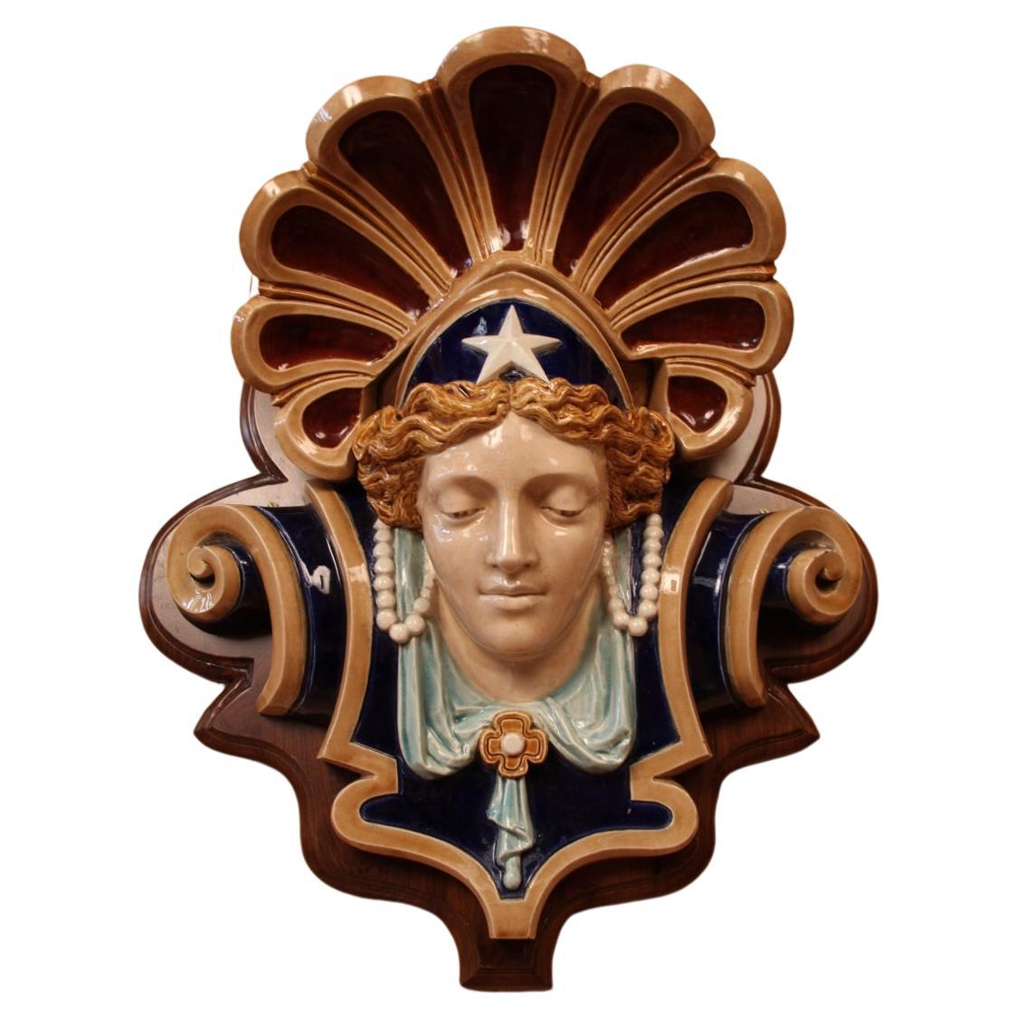 Impressionnant buste de femme dans Choisy Le Roi en faïence Art Nouveau en vente