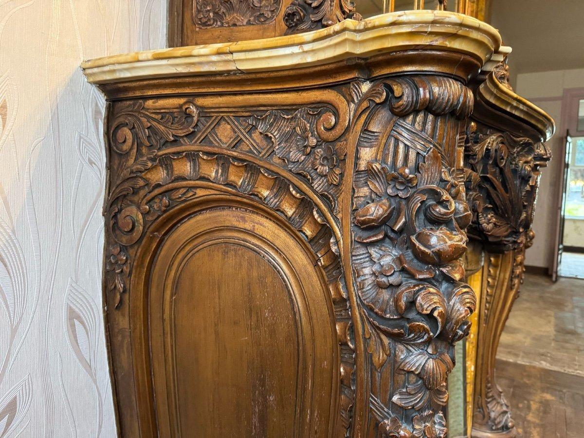 Beeindruckender geschnitzter Holzkaminsims und Trumeau aus Holz mit gelben Siena-Marmor-Akzenten im Angebot 4