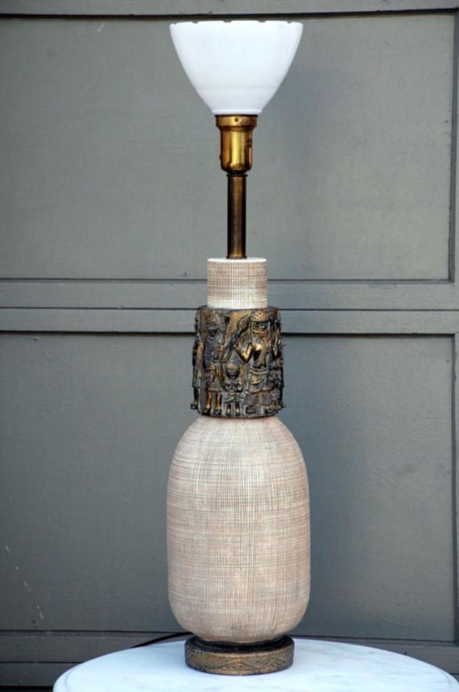 Beeindruckende Lampe aus Keramik und vergoldeter Bronze von Reglor of Calif im Angebot 5