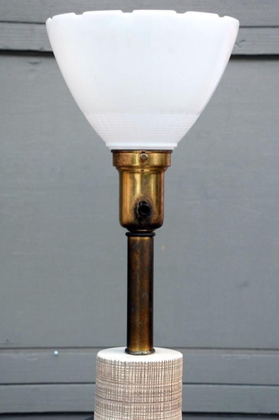 Impressionnante lampe en céramique et bronze doré de Reglor of Calif en vente 3