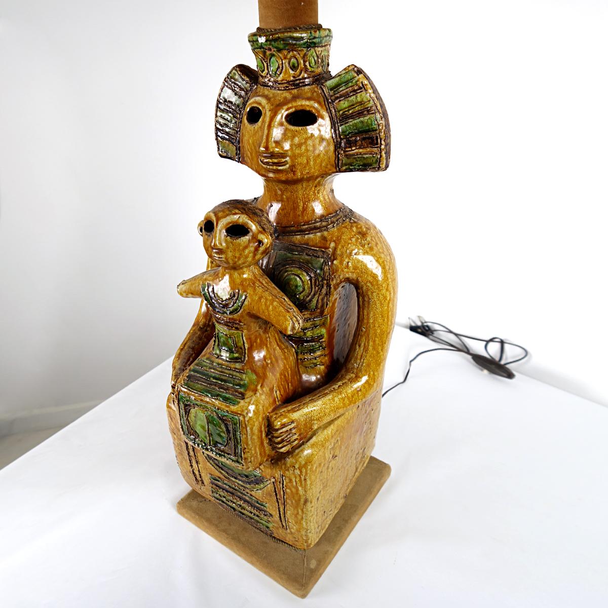 Impressionnant lampadaire ou lampe de table en céramique de style maya mystique et majestueux Bon état - En vente à Doornspijk, NL