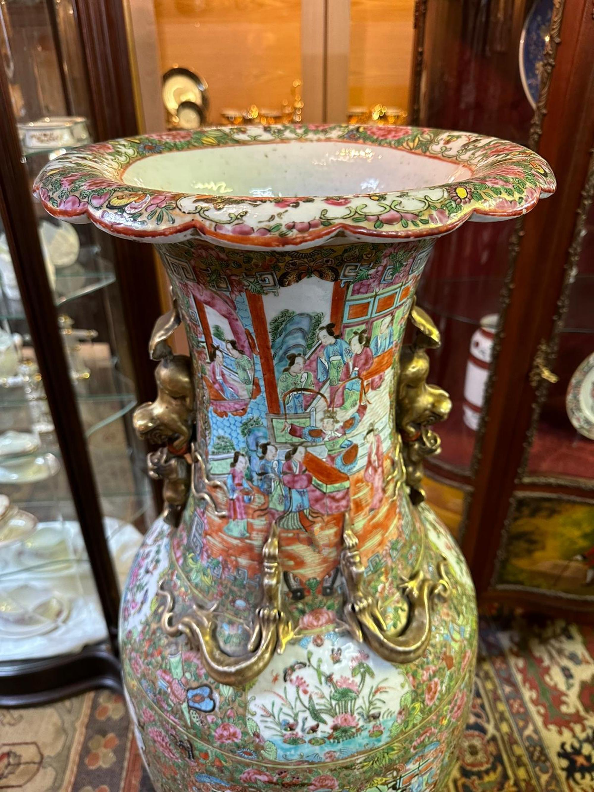 Impressionnants vases chinois du 19e siècle Canton Familia Rosa Bon état - En vente à Madrid, ES