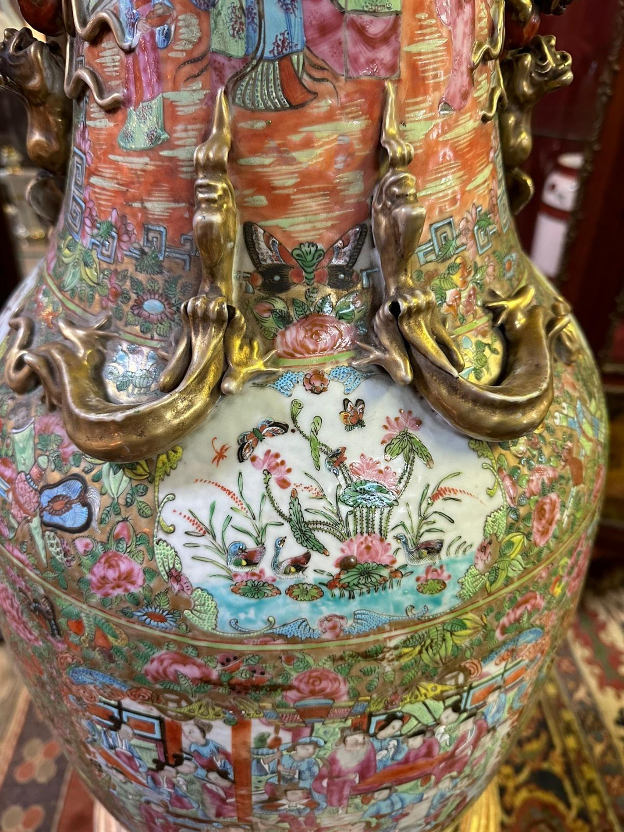 Hand-Crafted Impressive Chinese Vases from the 19th Century Canton Familia Rosa For Sale