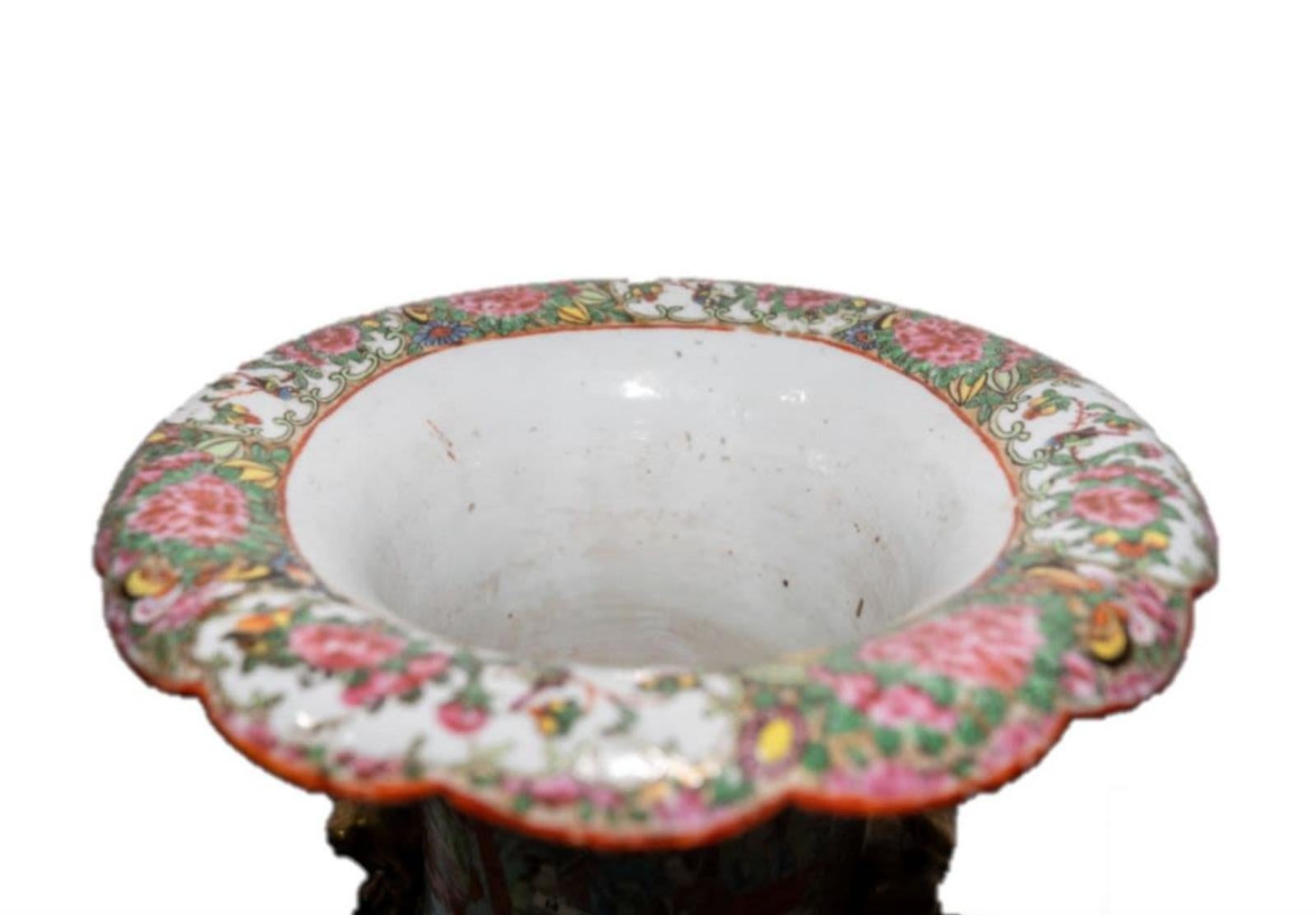 Porcelaine Impressionnants vases chinois du 19e siècle Canton Familia Rosa en vente