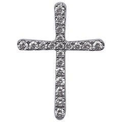 Impressionnant pendentif classique en forme de croix en or blanc 18 carats avec diamants blancs