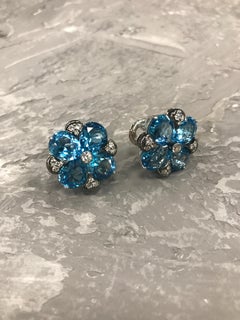 Impressive Clear Blue 21 Carat Topaz 18 Karat Gold Clip-On Earrings