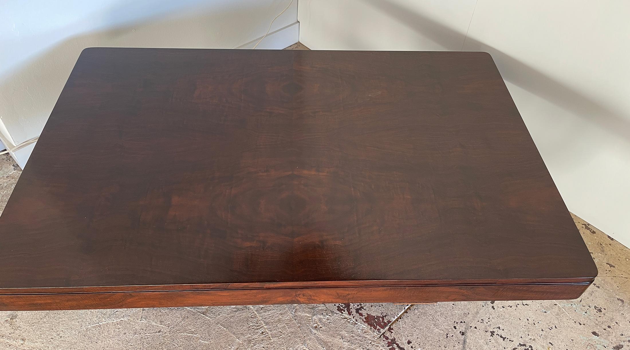 Table basse française Art déco 1930-1940, Rene His - Mise en scène de monstres - NETFLIX Bon état - En vente à Encino, CA