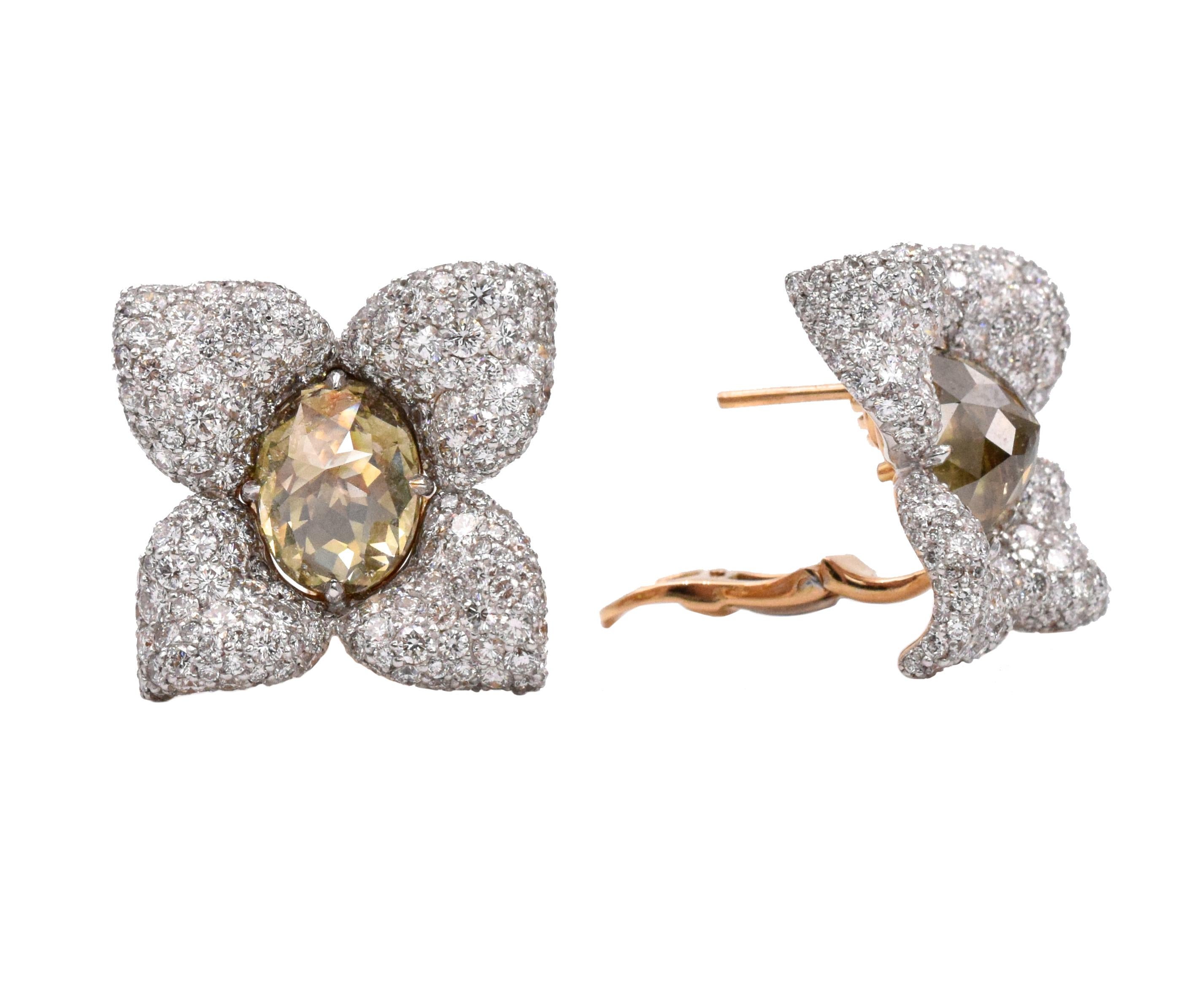NALLY Impressionnantes boucles d'oreilles en diamants de couleur Excellent état - En vente à New York, NY