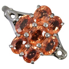 Impressionnante bague grappe colorée en or blanc 18 carats, saphir orange et saphir