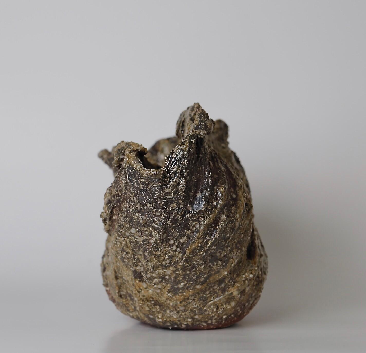 Impressive contemporary Japanese ceramic vase by Ue Kaojyo 9
