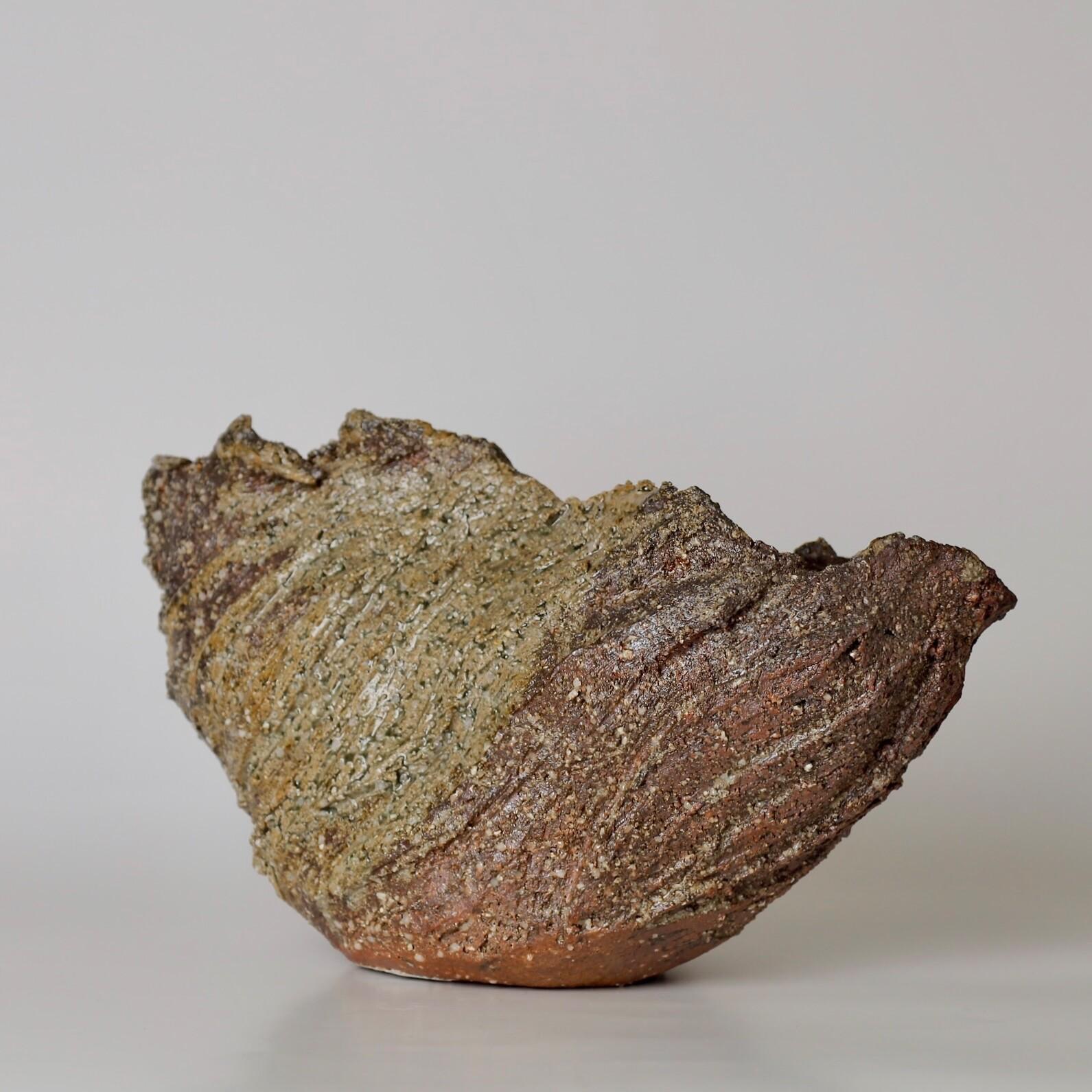 Hand-Crafted Impressive contemporary Japanese ceramic vase by Ue Kaojyo
