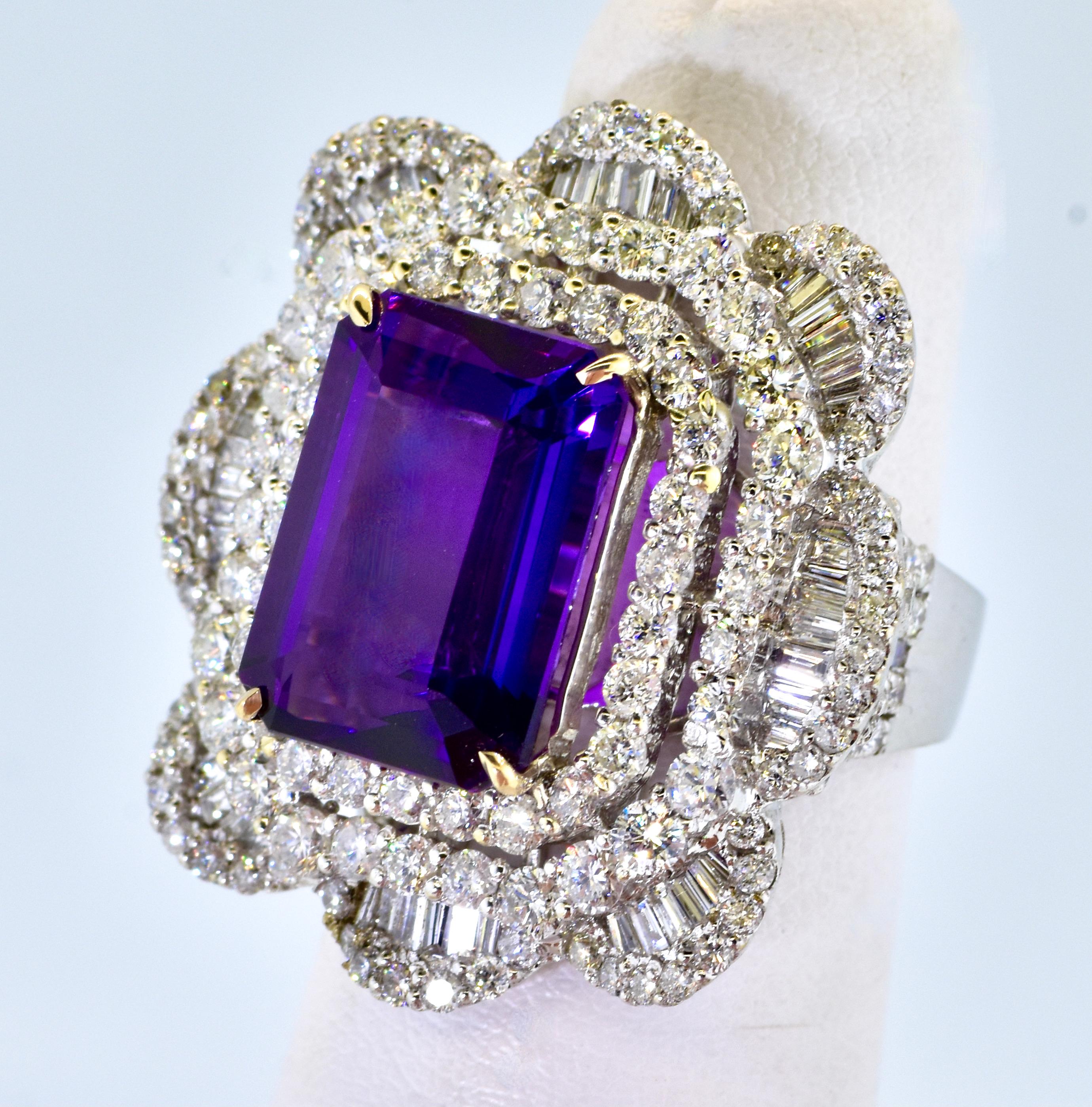 Amethyst, Edelsteinqualität und weißer Diamant 18K Beeindruckender großer Contemporary Ring im Angebot 3