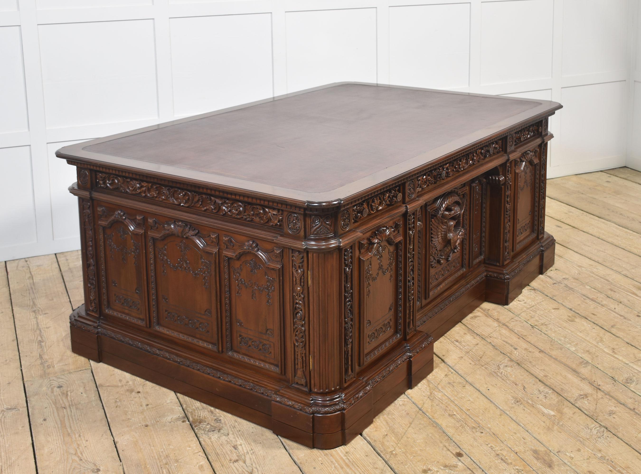 Beeindruckendes Exemplar von The Resolute desk im Angebot 5