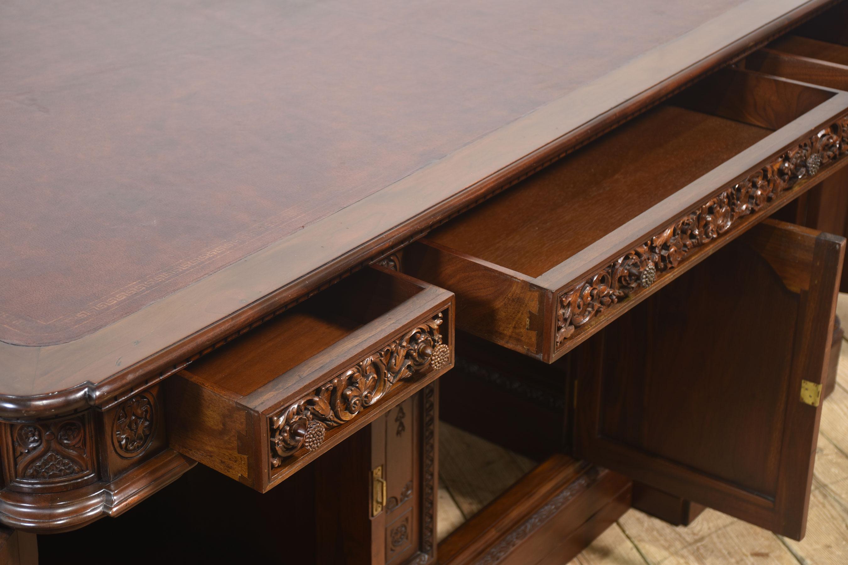 Beeindruckendes Exemplar von The Resolute desk im Angebot 8