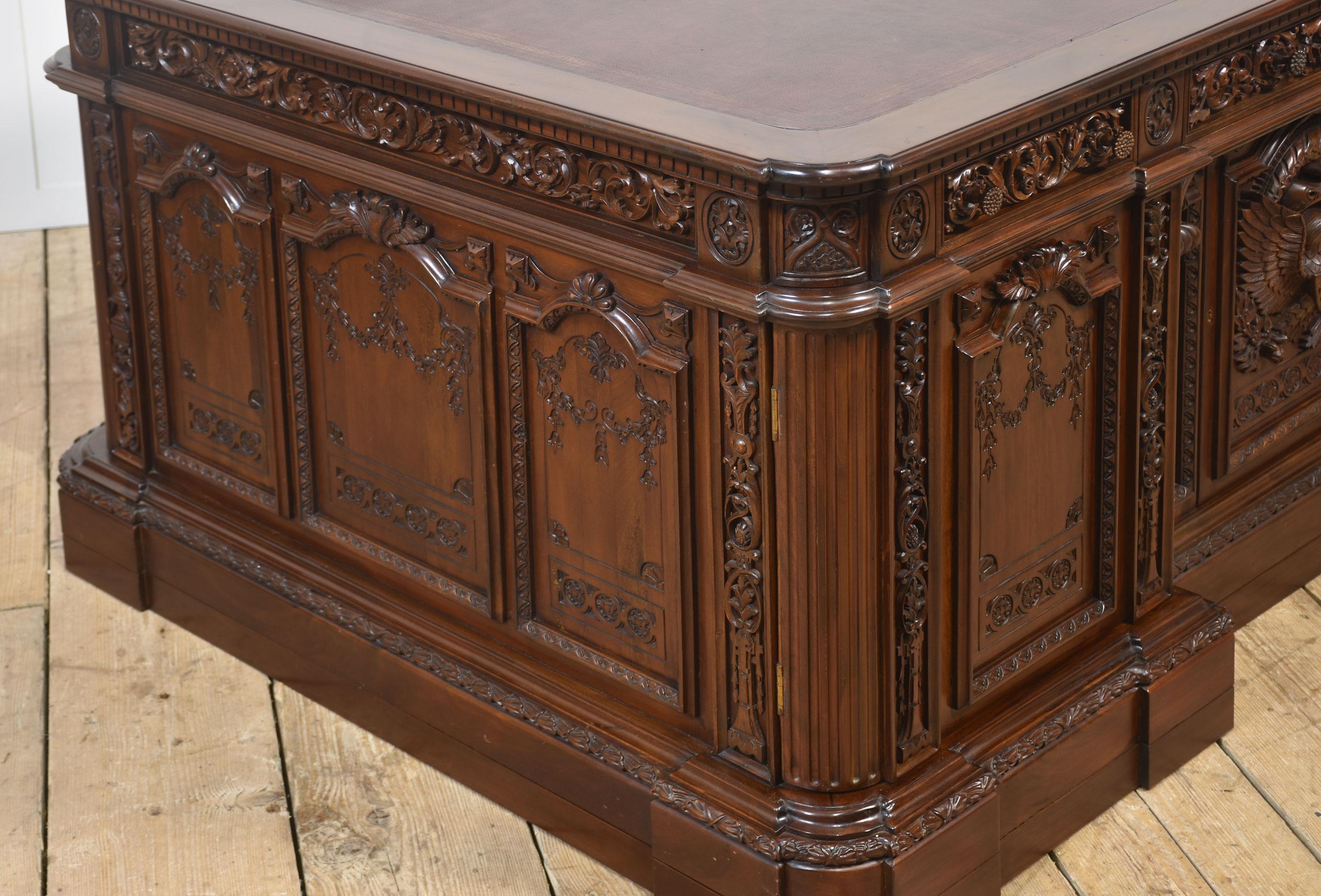 Beeindruckendes Exemplar von The Resolute desk im Angebot 10