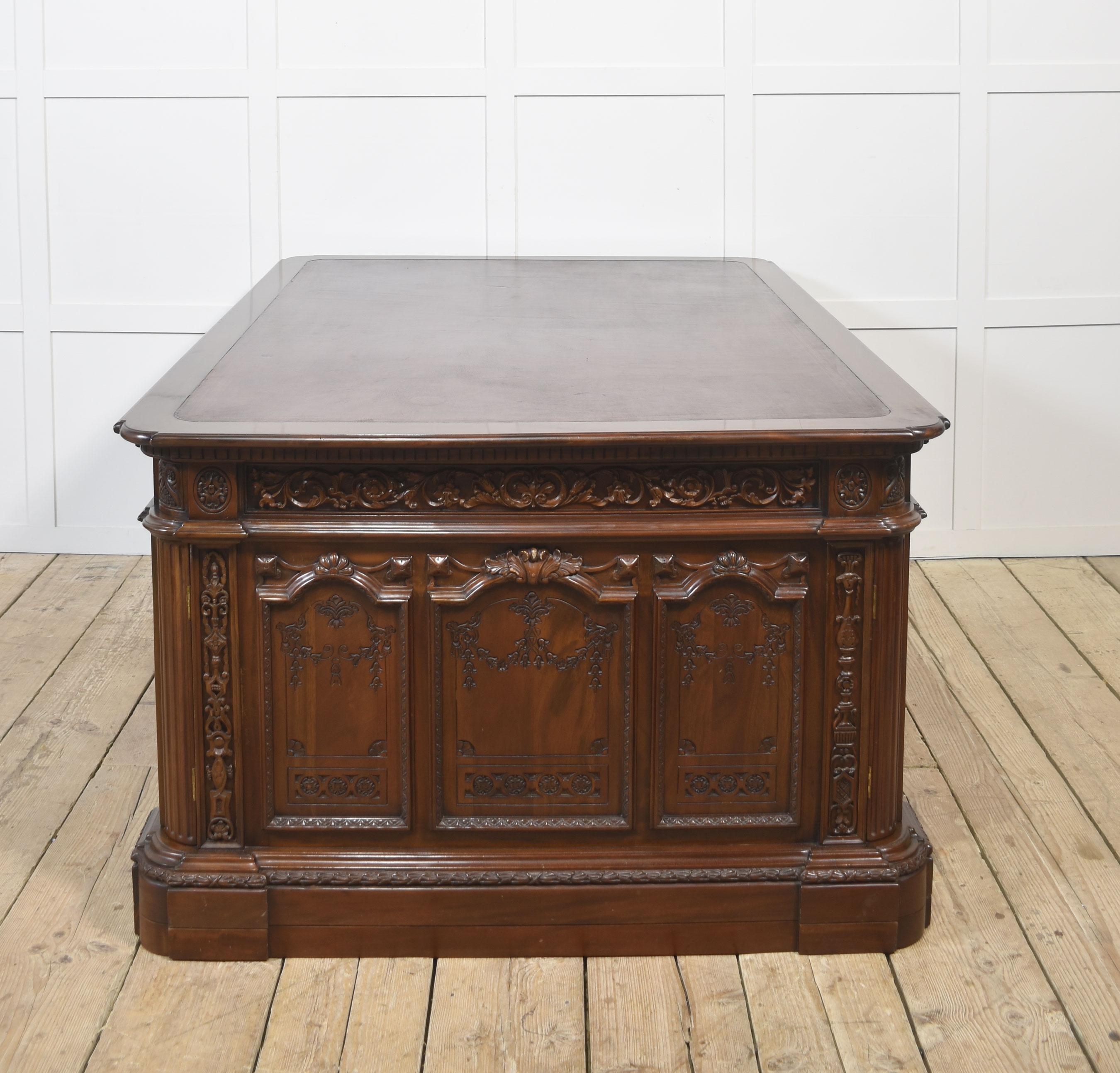 Beeindruckendes Exemplar von The Resolute desk im Angebot 12