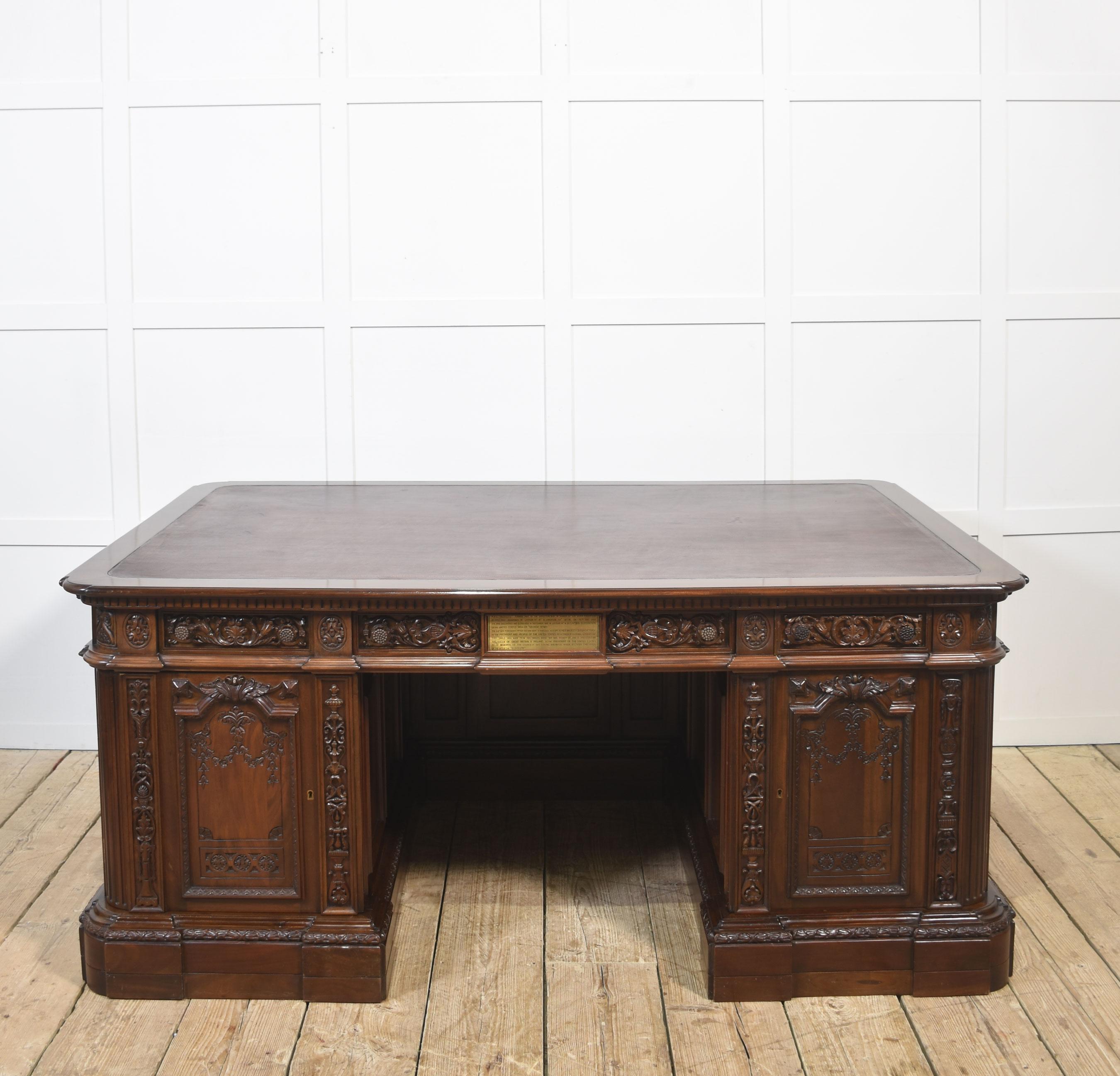 Beeindruckendes Exemplar von The Resolute desk im Angebot 14