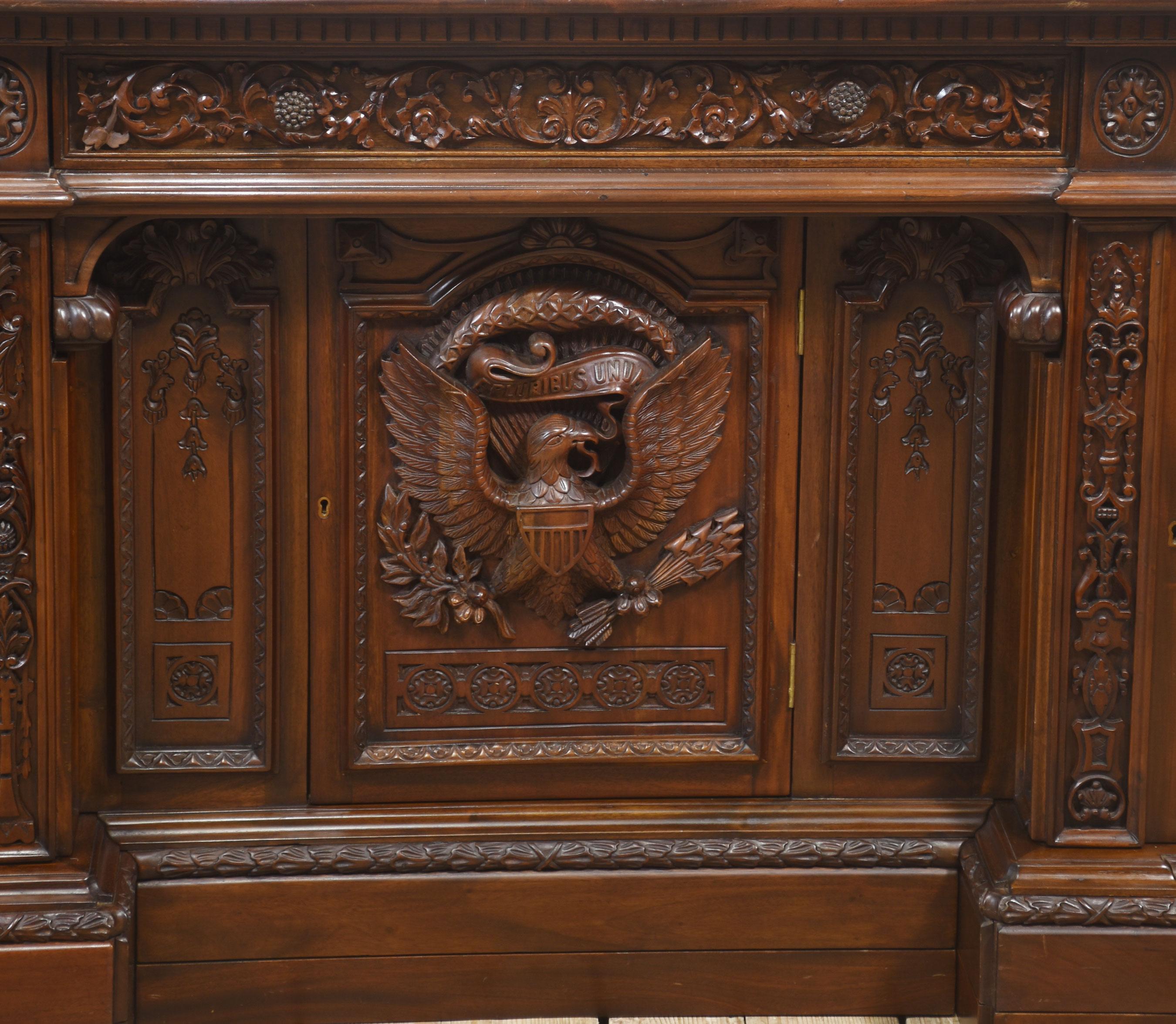 Beeindruckendes Exemplar von The Resolute desk (Britisch) im Angebot