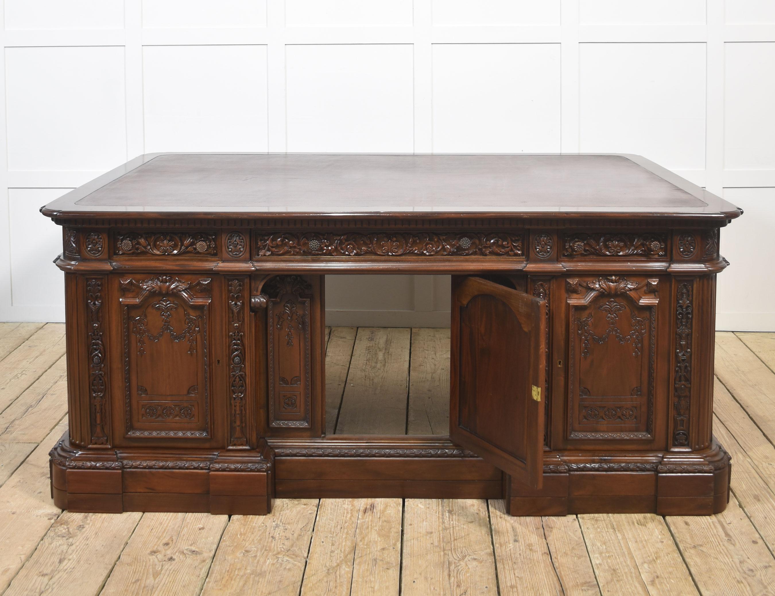Beeindruckendes Exemplar von The Resolute desk (20. Jahrhundert) im Angebot
