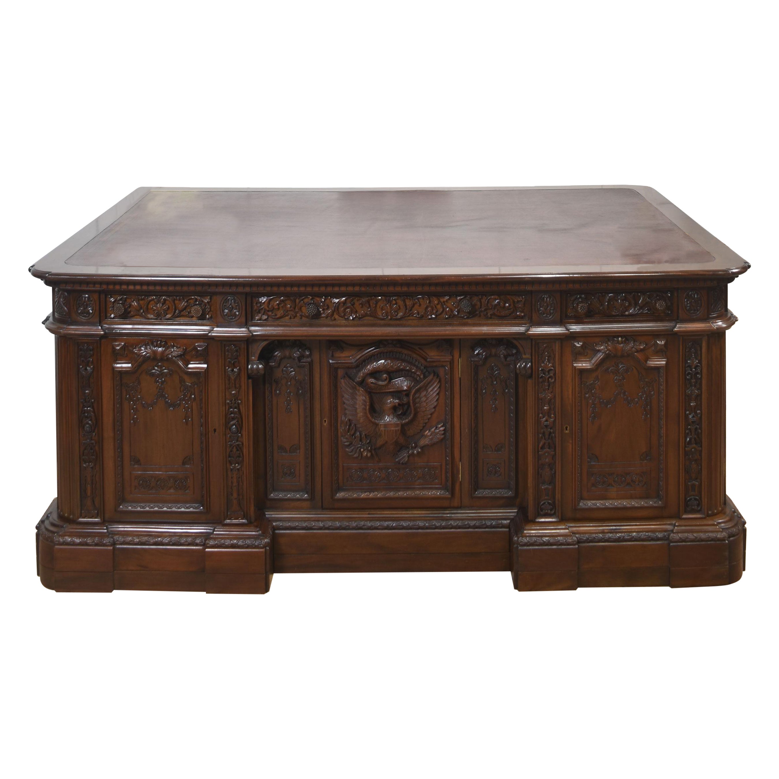 Beeindruckendes Exemplar von The Resolute desk im Angebot
