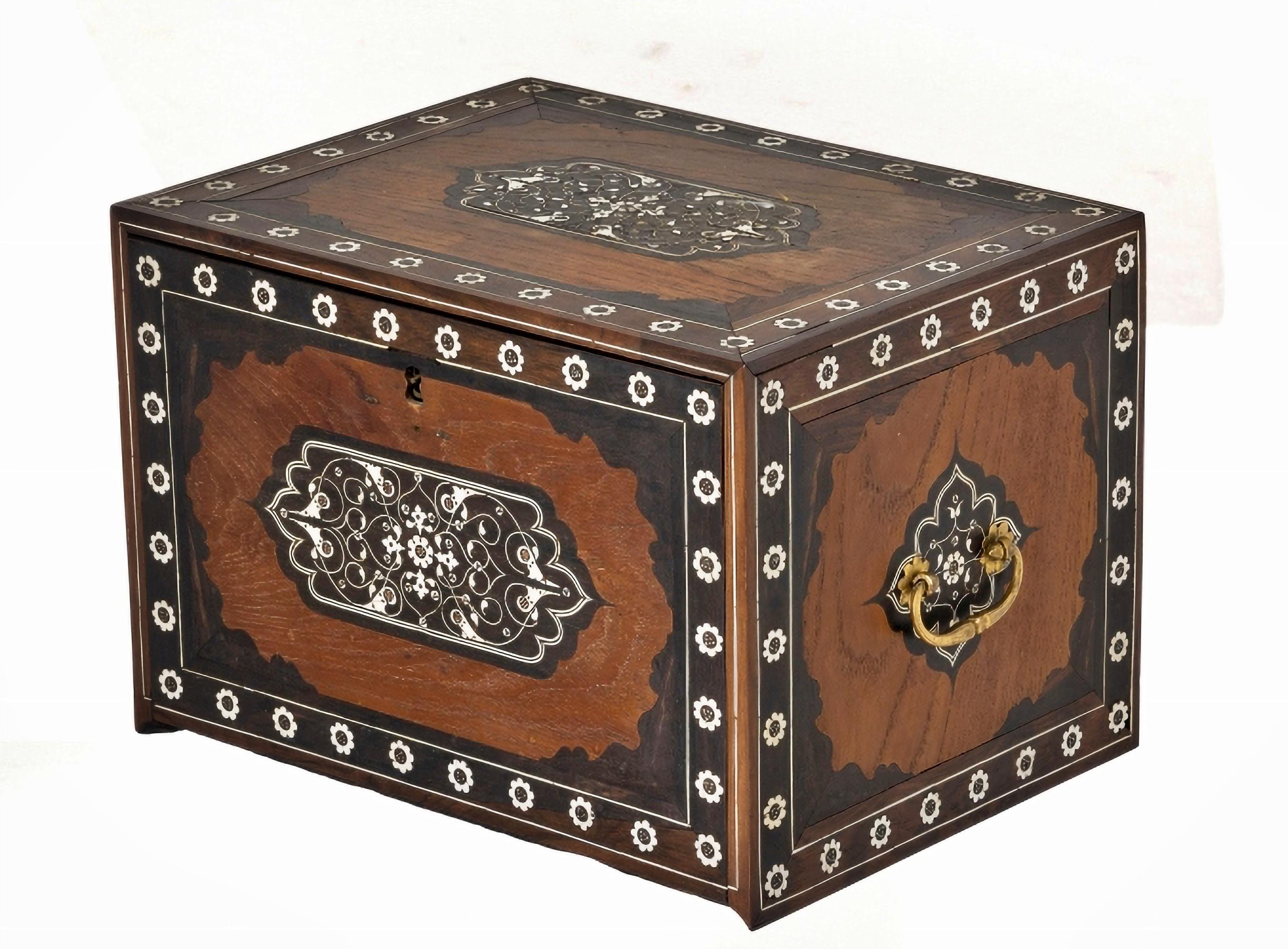 Baroque IMPRESSIONNANT COMPTOIR Indo-Portugais 17ème siècle en vente