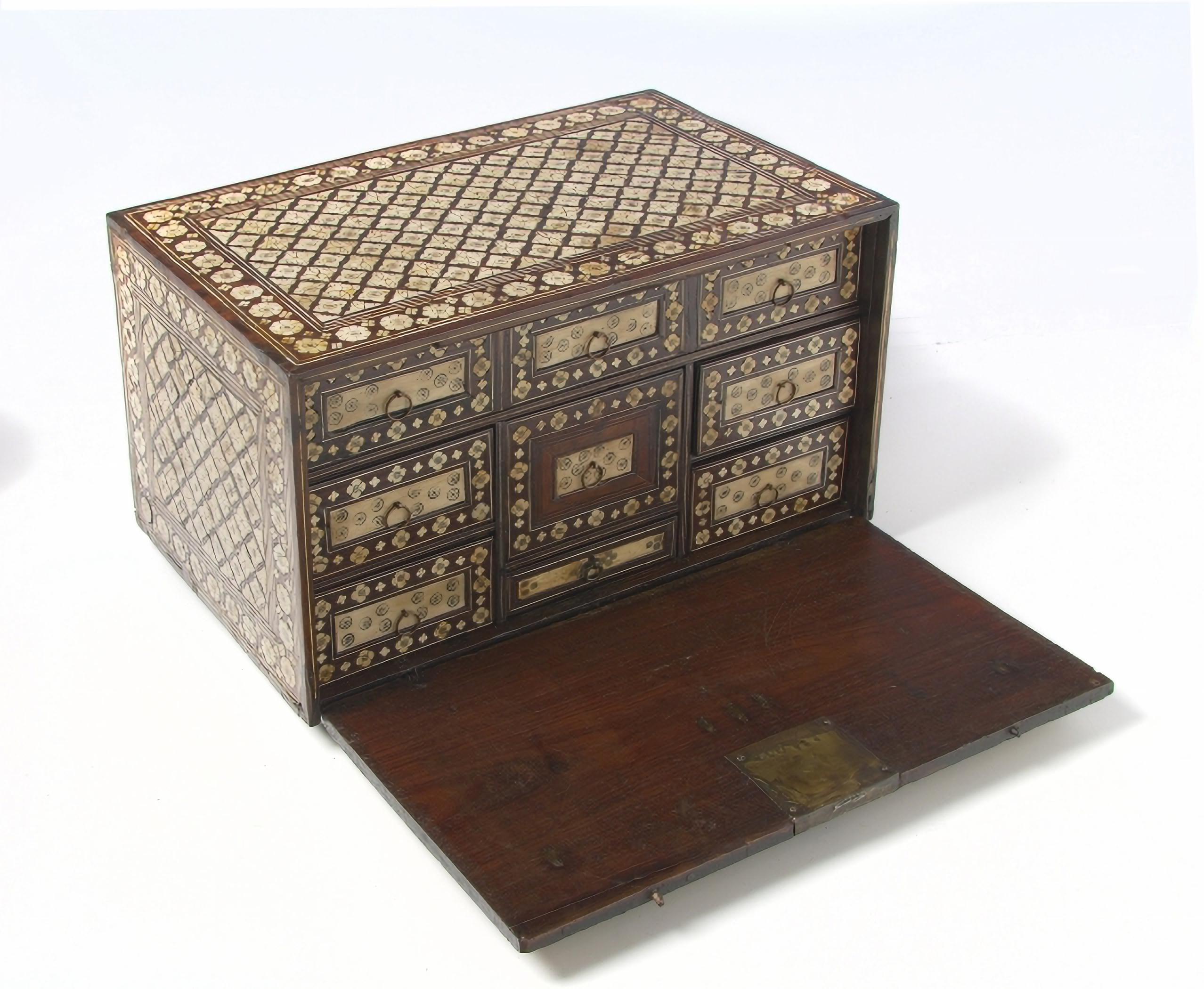 Baroque IMPRESSIVE COUNTER  Lusíada 17th Century For Sale