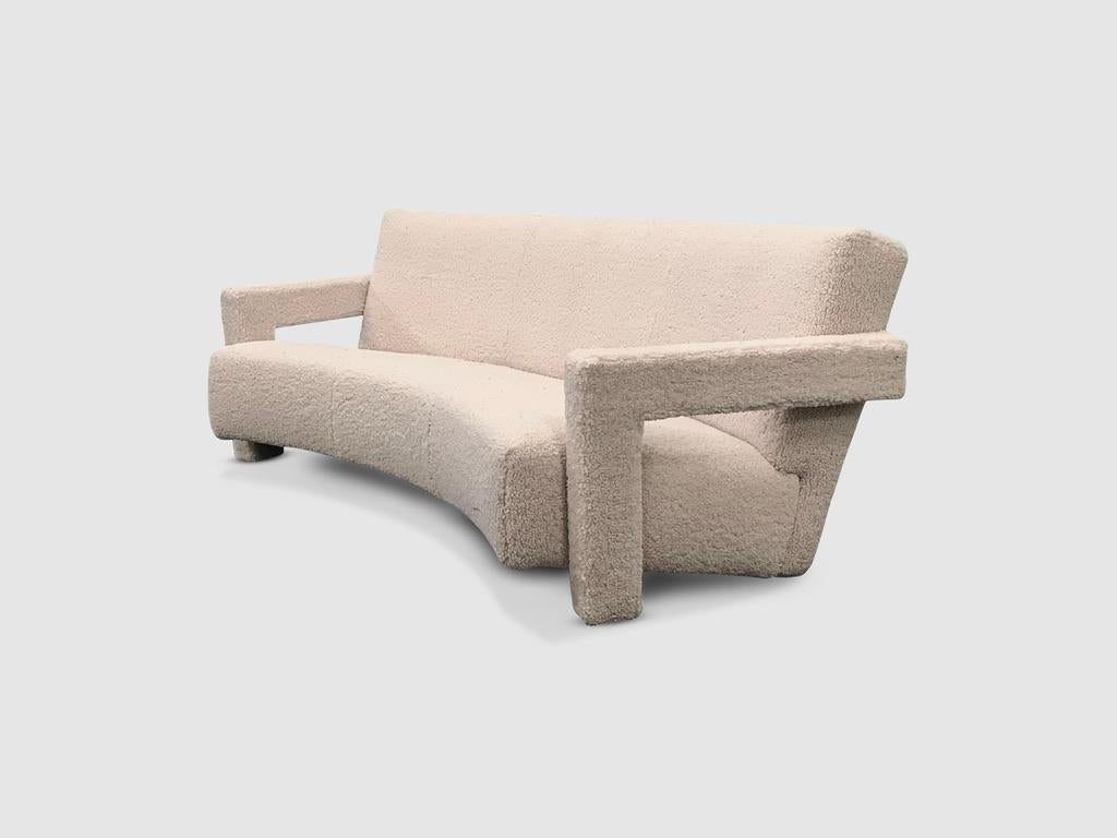 Rietveld “De Stijl” at its best. Beautiful curved 3-seater sofa by Gerrit T. Rietveld, master of the “De Stijl” design movement. The Utrecht sofa was designed originally in the 1930s by Rietveld for the infamous Dutch warehouse Metz & Co. The sofa