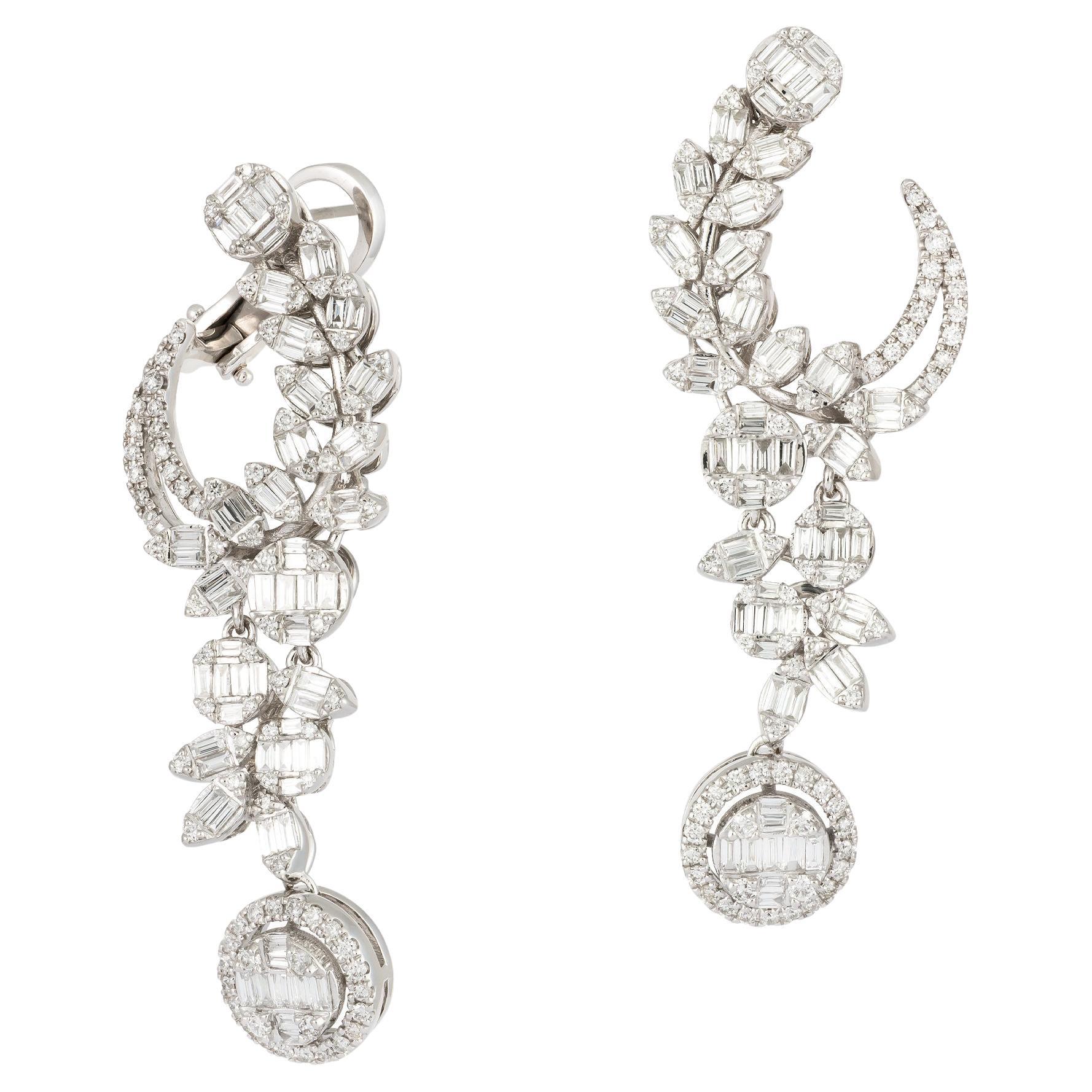Beeindruckende Ohrhänger aus Weißgold mit 18 Karat Diamanten für sie im Angebot