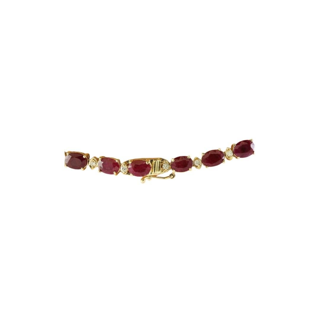 Beeindruckende Diamant-Halskette mit Rubin-Anhänger aus 18 Karat Gelbgold für sie im Zustand „Neu“ im Angebot in Montreux, CH