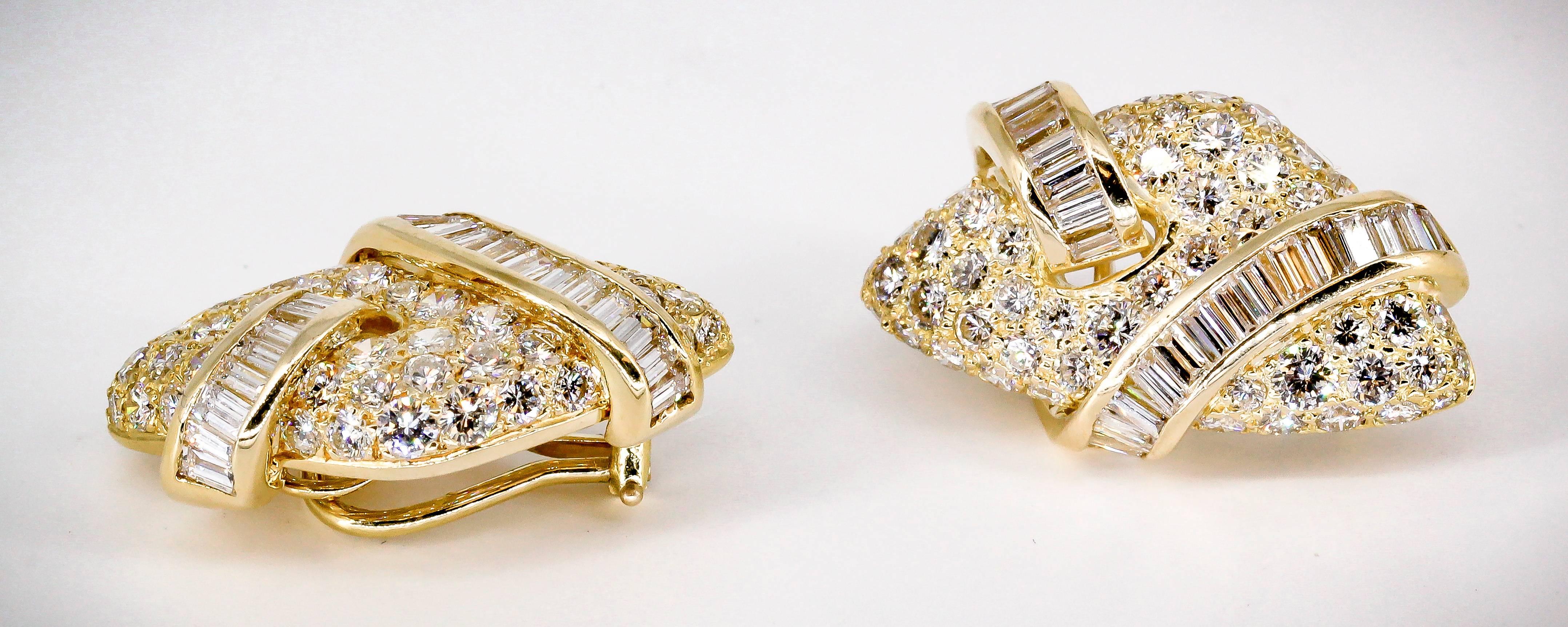 Diamond and Gold Earrings In Excellent Condition In New York, NY