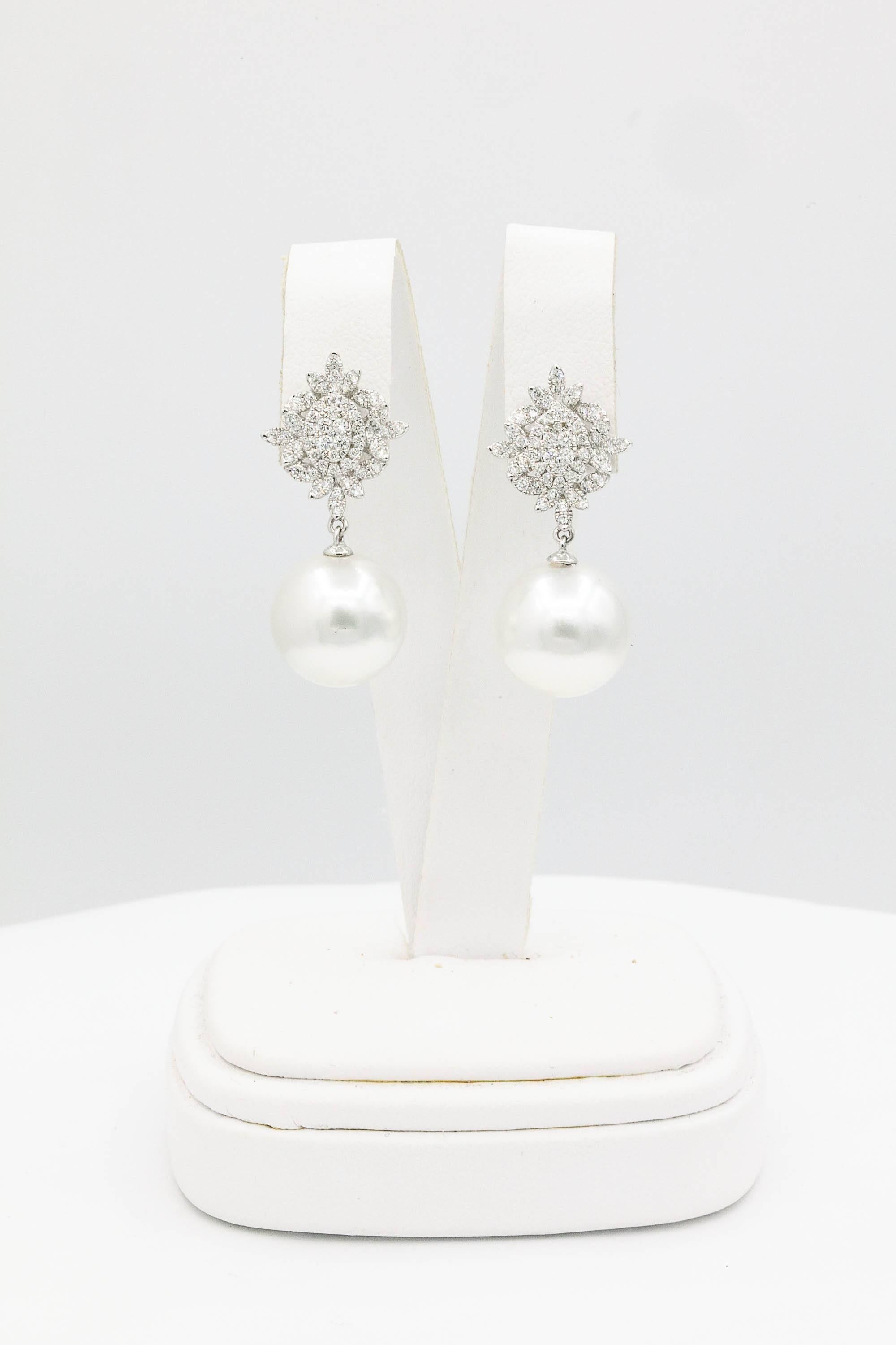 18K White Gold
South sea Pearl 13-14 mm
Diamonds Round 0.80 Carats
Earring measuring 1.25