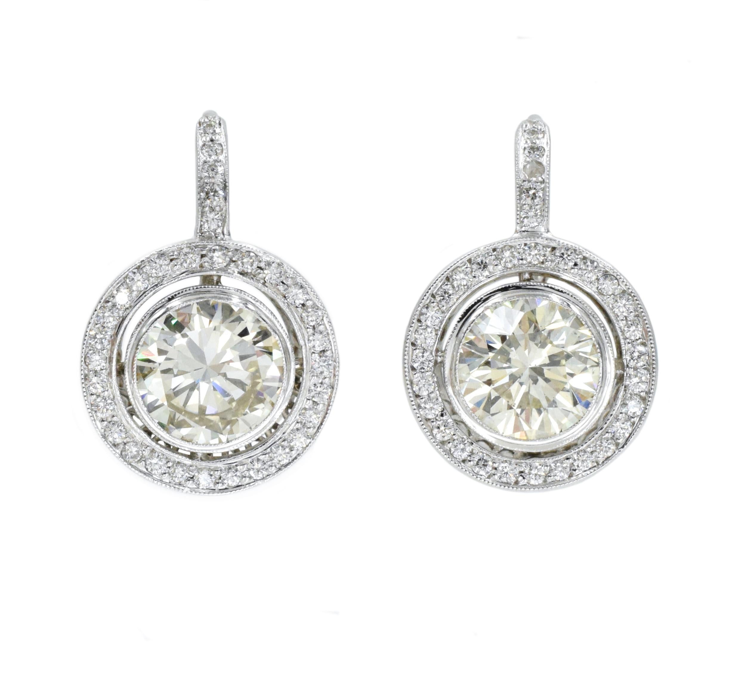 Impressive Diamond Earrings In Excellent Condition In New York, NY