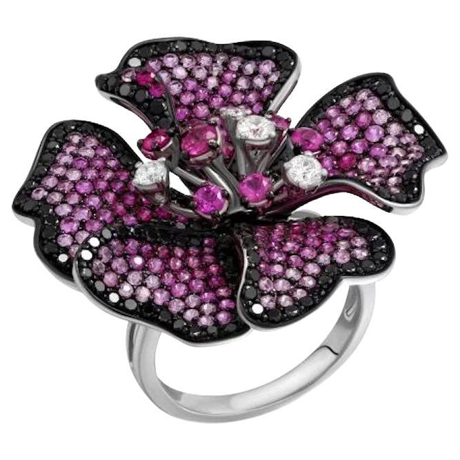 Impressionnante bague fleur en or blanc 18 carats avec diamants et saphirs roses