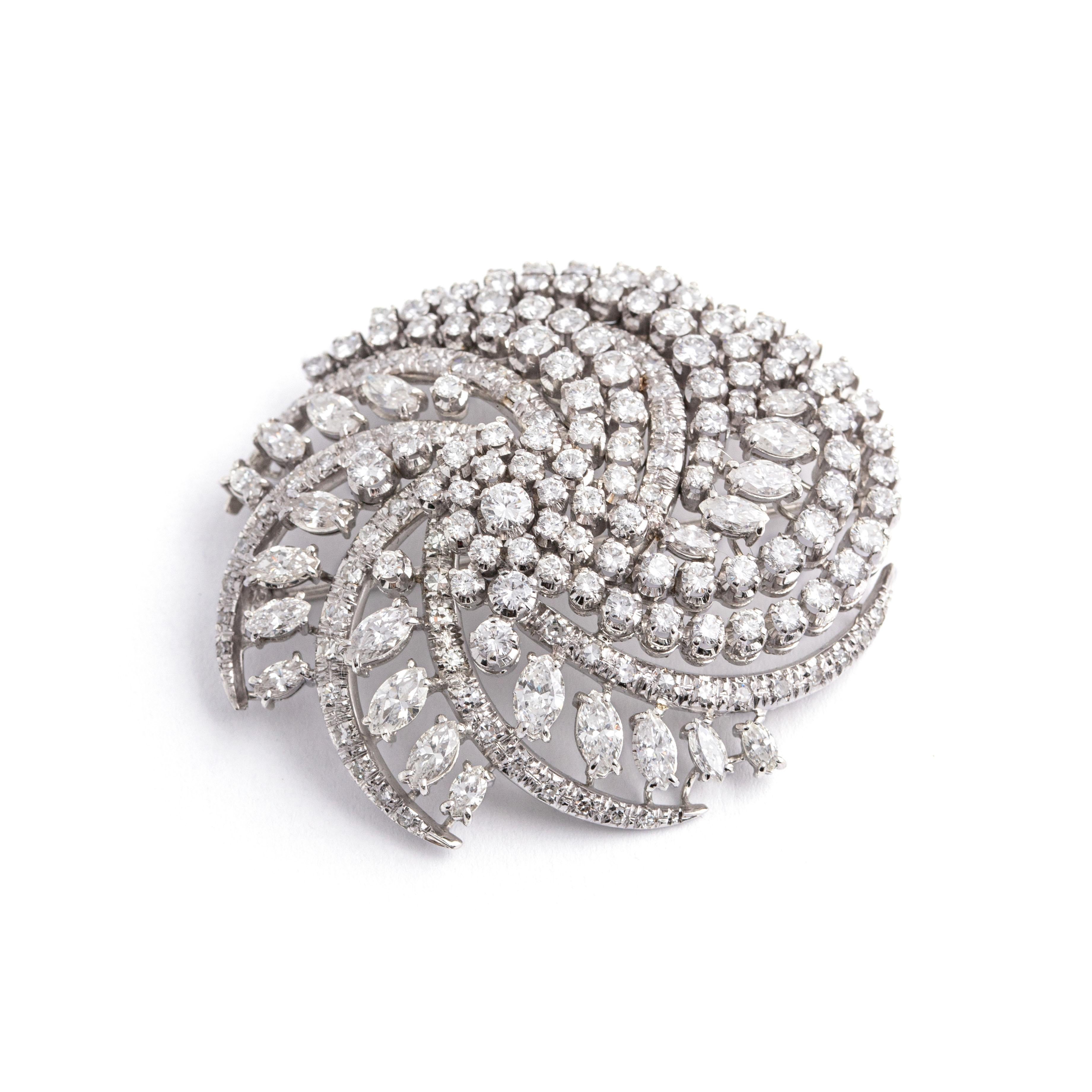 Impressive Whirl Diamond and White Gold Brooch.
Dimensions: approx. 5.40 centimeters x 4.60 centimeters. 
Thickness: 1.20 centimeters.

Total weight: 34.14 grams.


This striking brooch showcases a mesmerizing whirl design crafted from luxurious