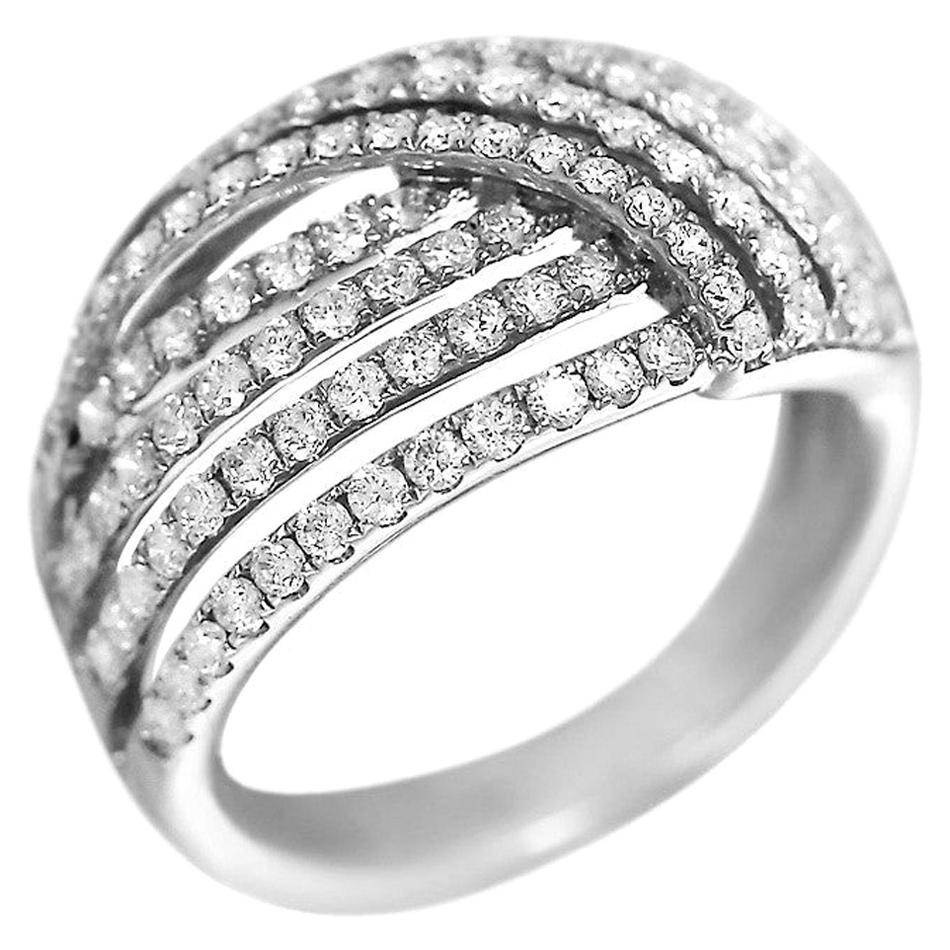 Impressionnante bague en or blanc et diamants