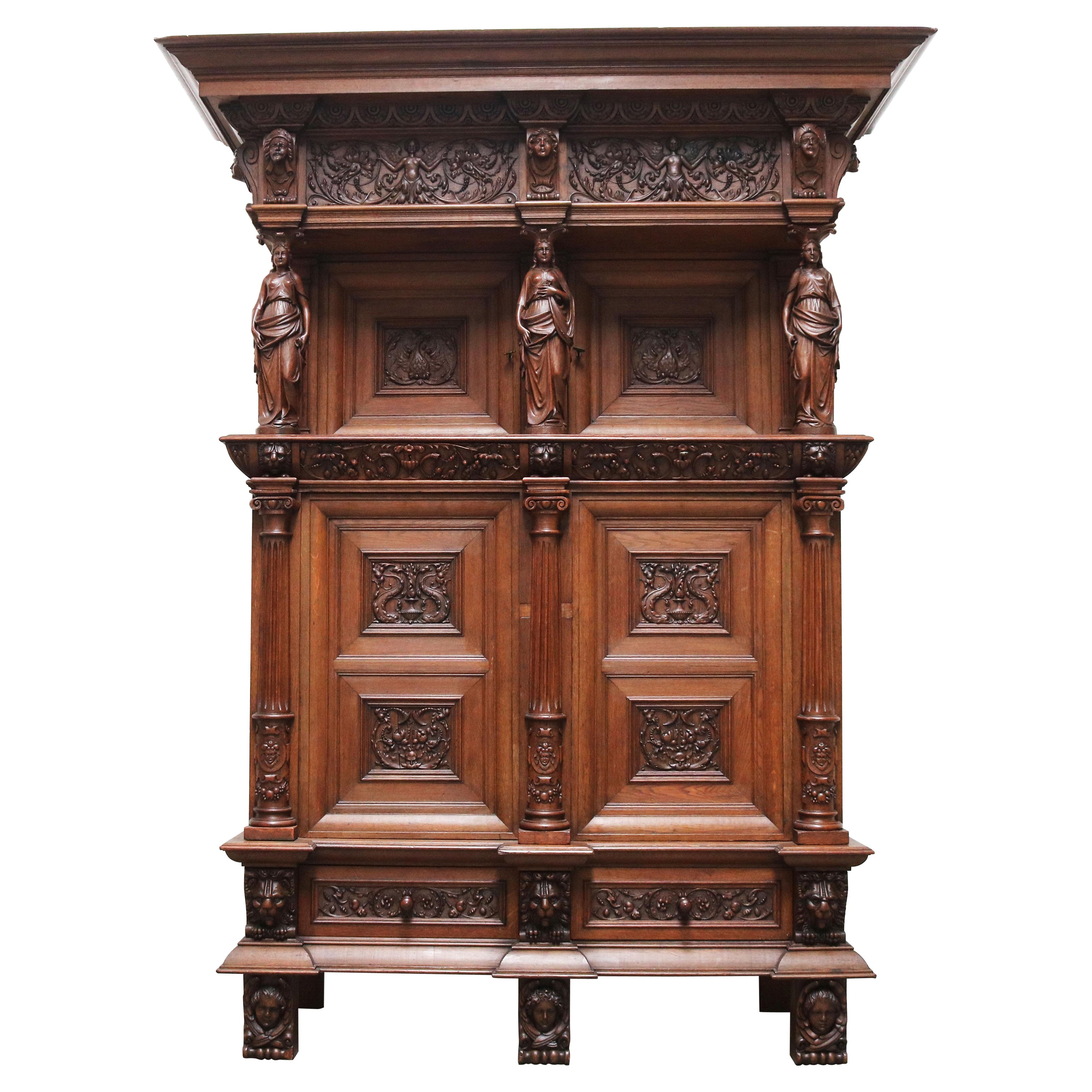 Impressionnant cabinet néo-Renaissance hollandaise 19ème siècle sculpté d'anges et de lions